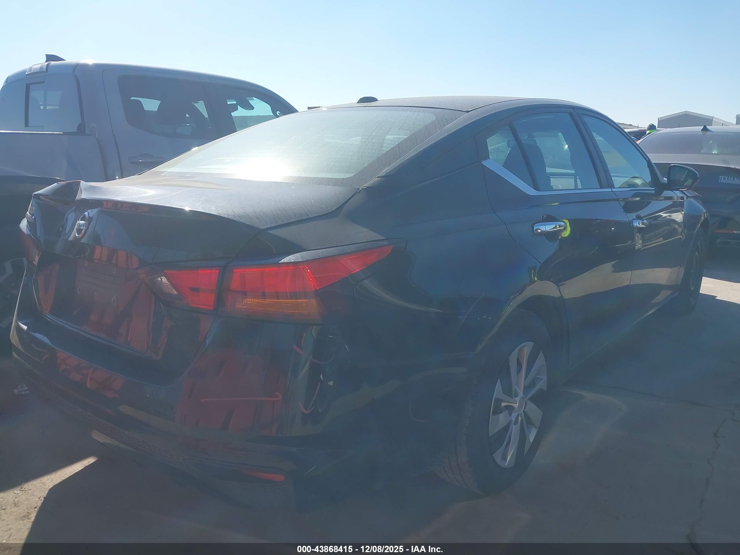 NISSAN ALTIMA image 4