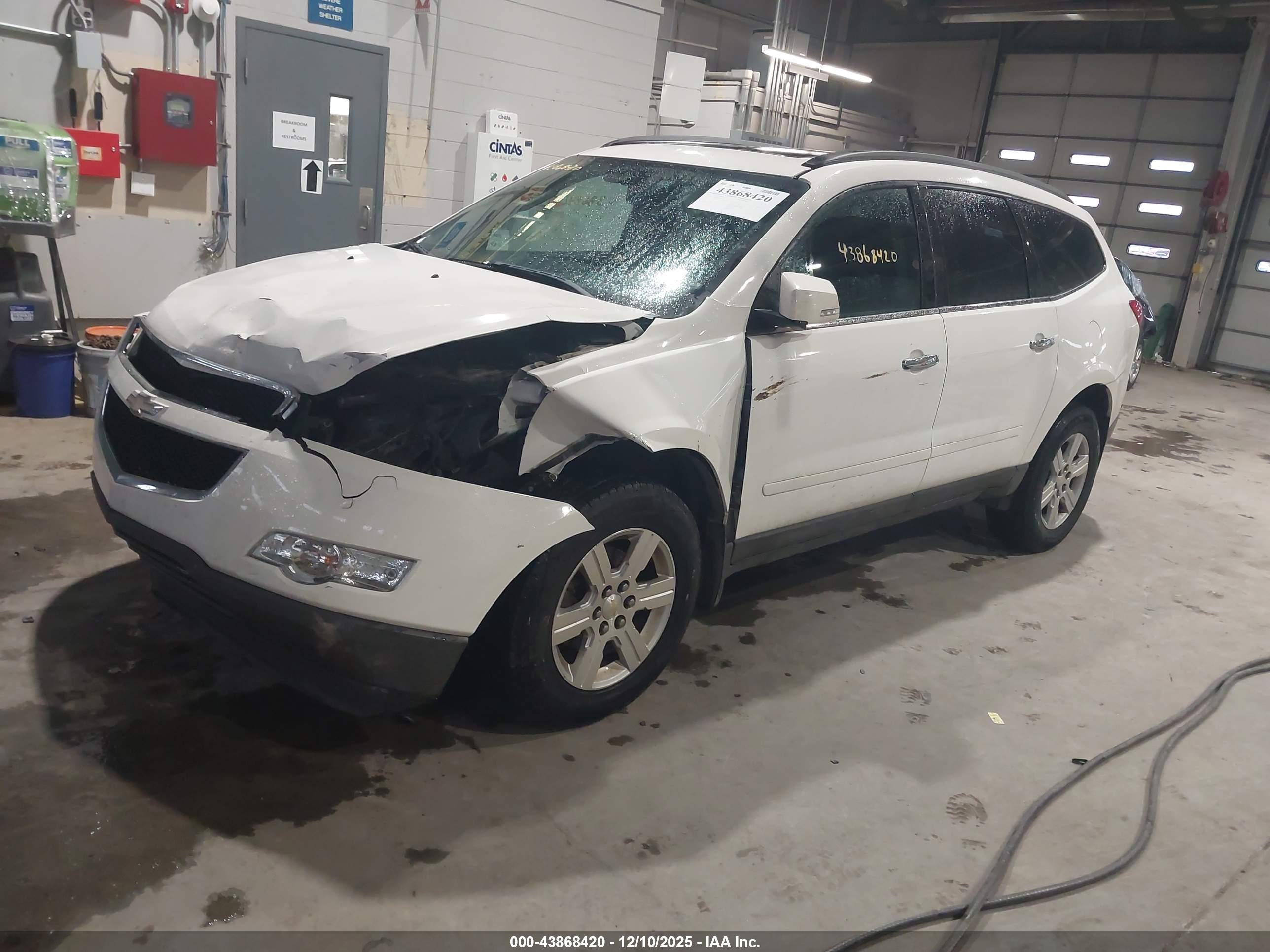 CHEVROLET TRAVERSE image 2