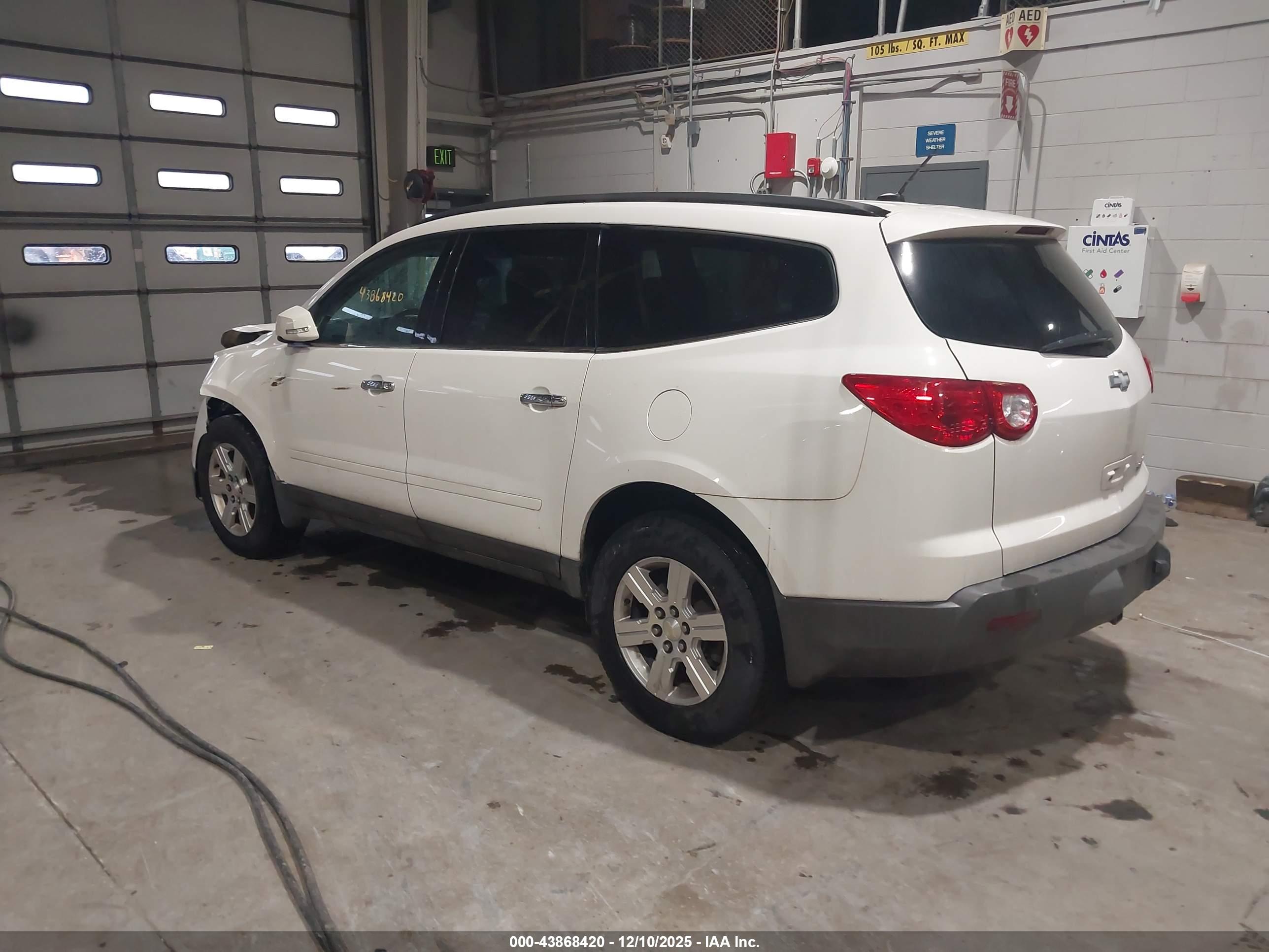 CHEVROLET TRAVERSE image 3