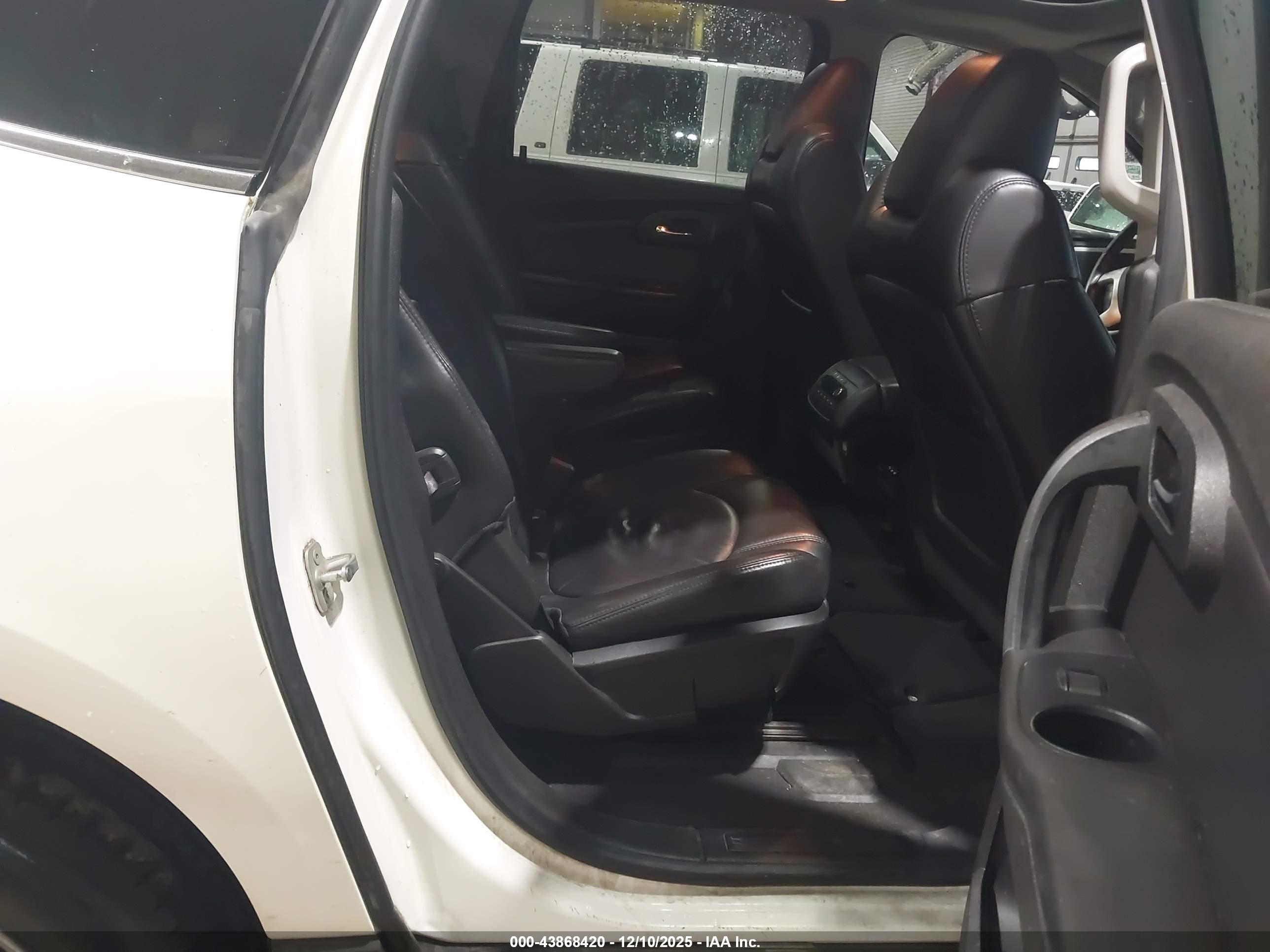 CHEVROLET TRAVERSE image 8