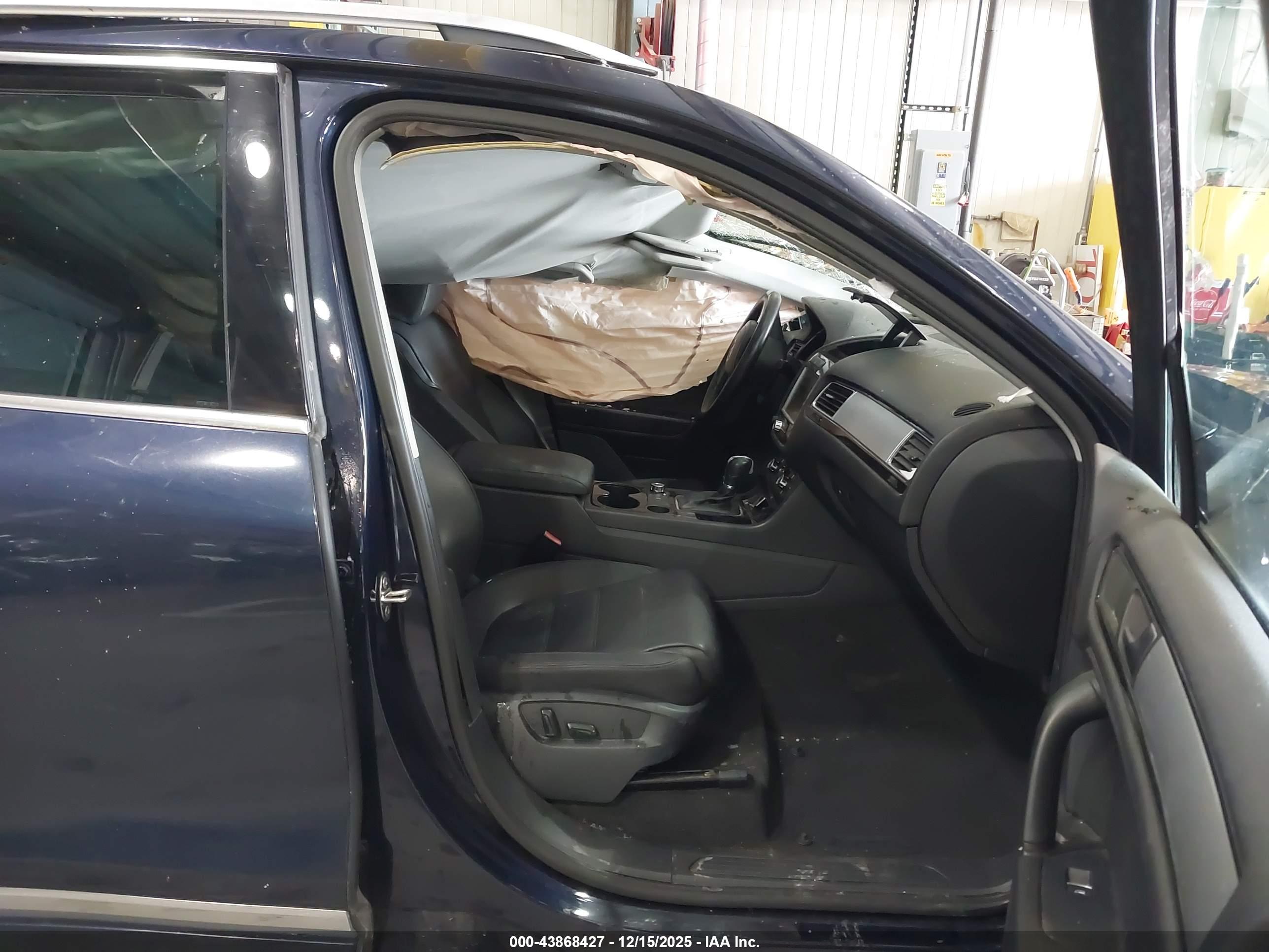 VOLKSWAGEN TOUAREG image 5