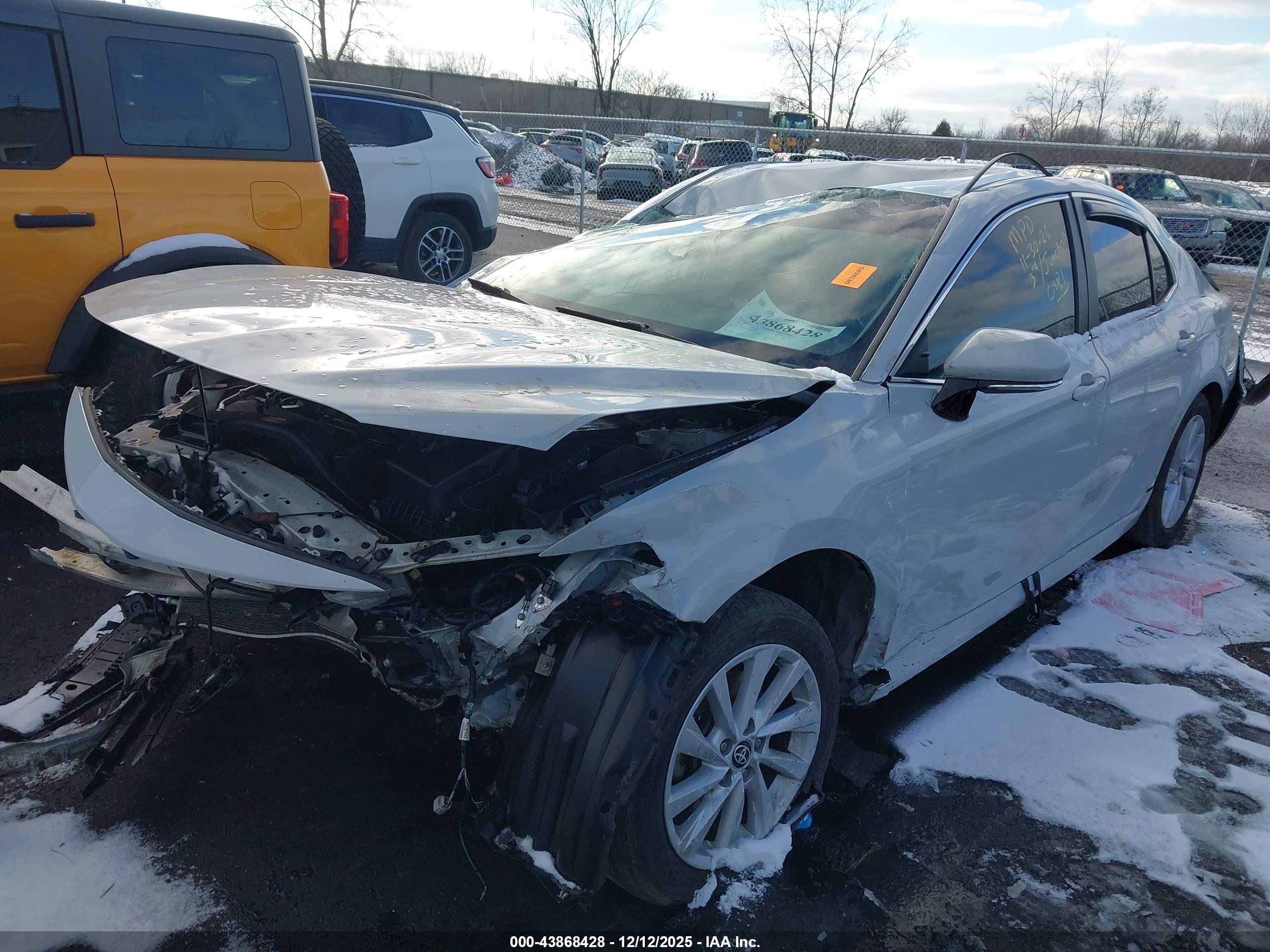 TOYOTA CAMRY image 2