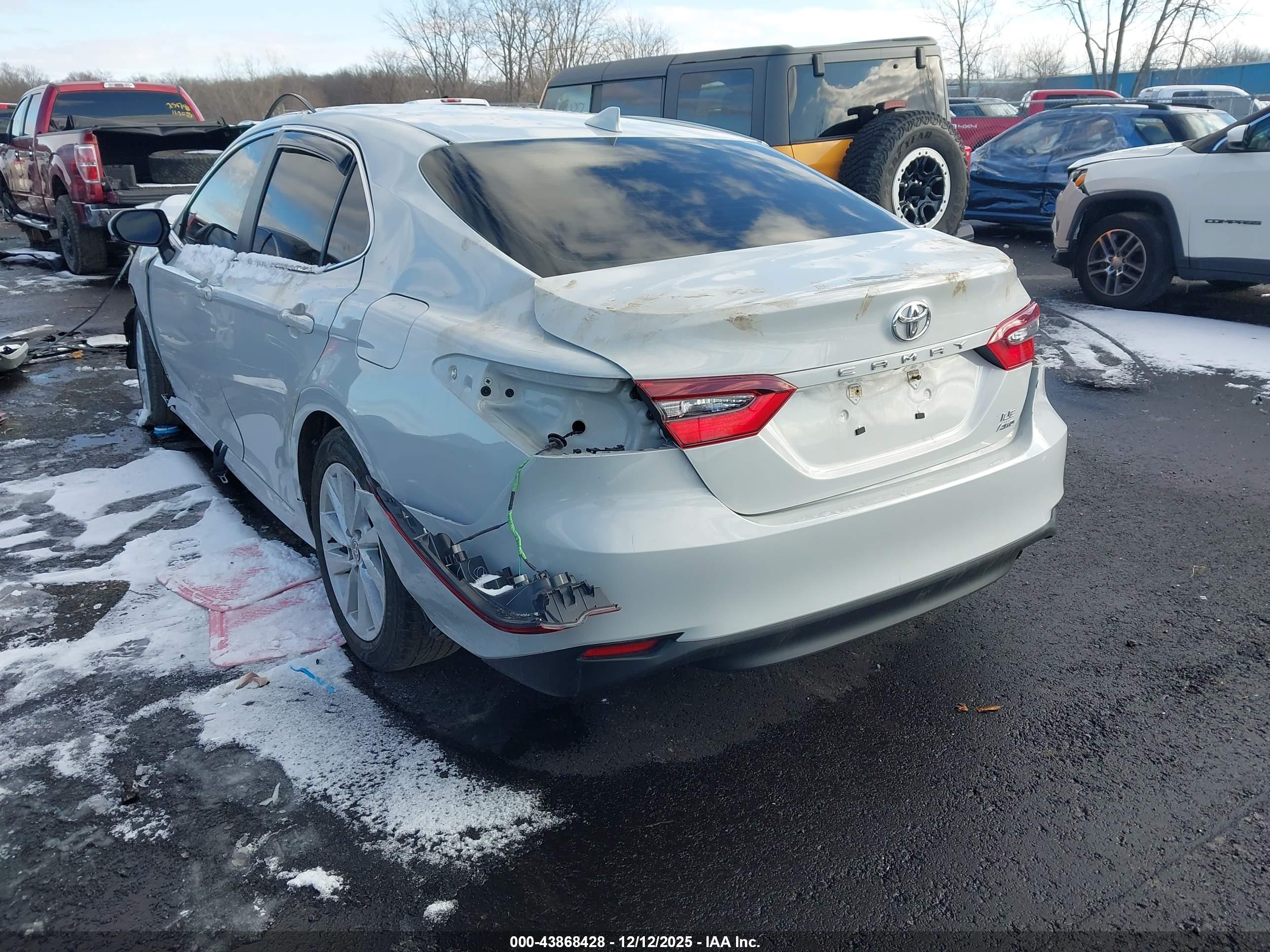 TOYOTA CAMRY image 3
