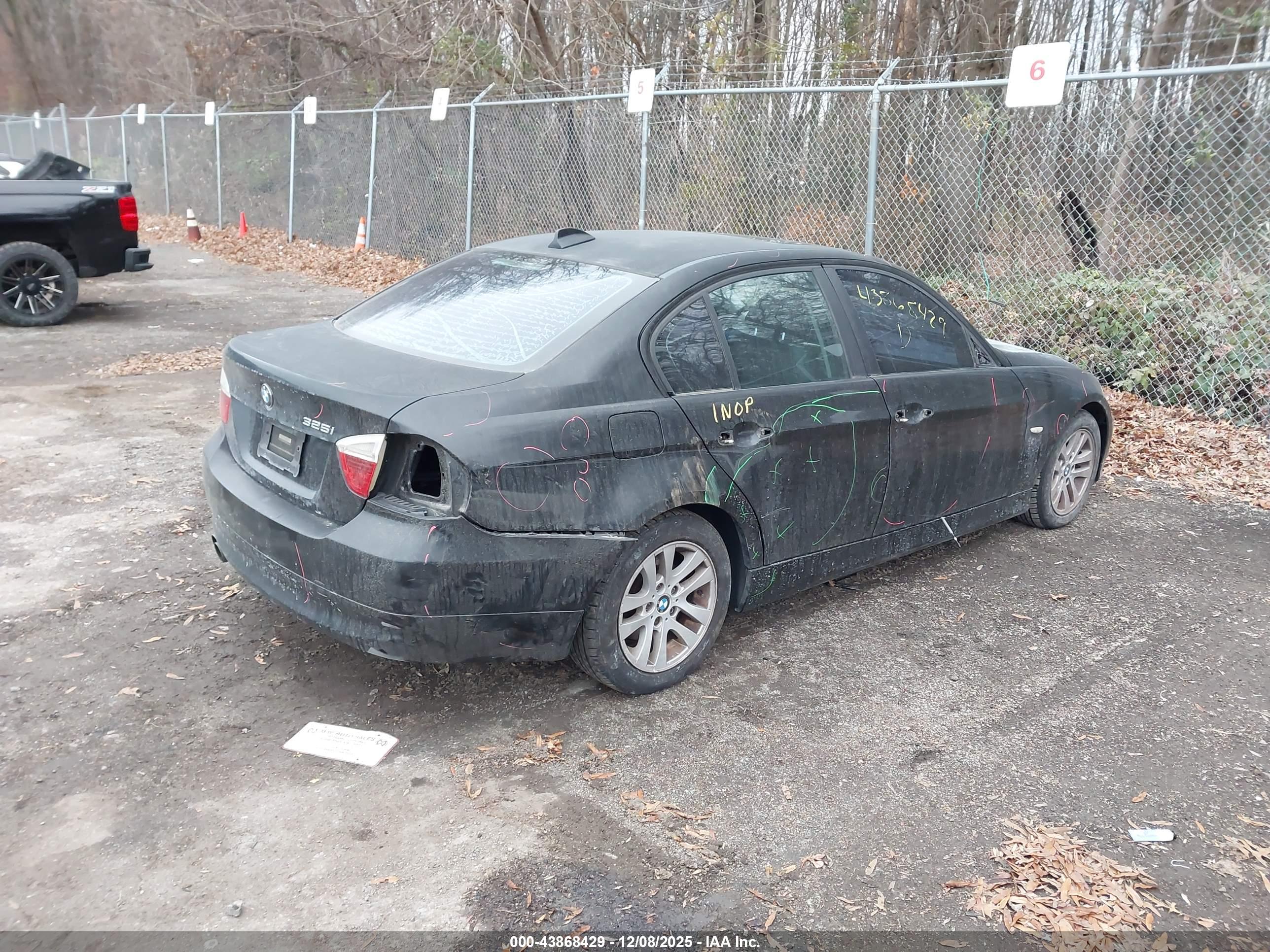 BMW 325I image 4