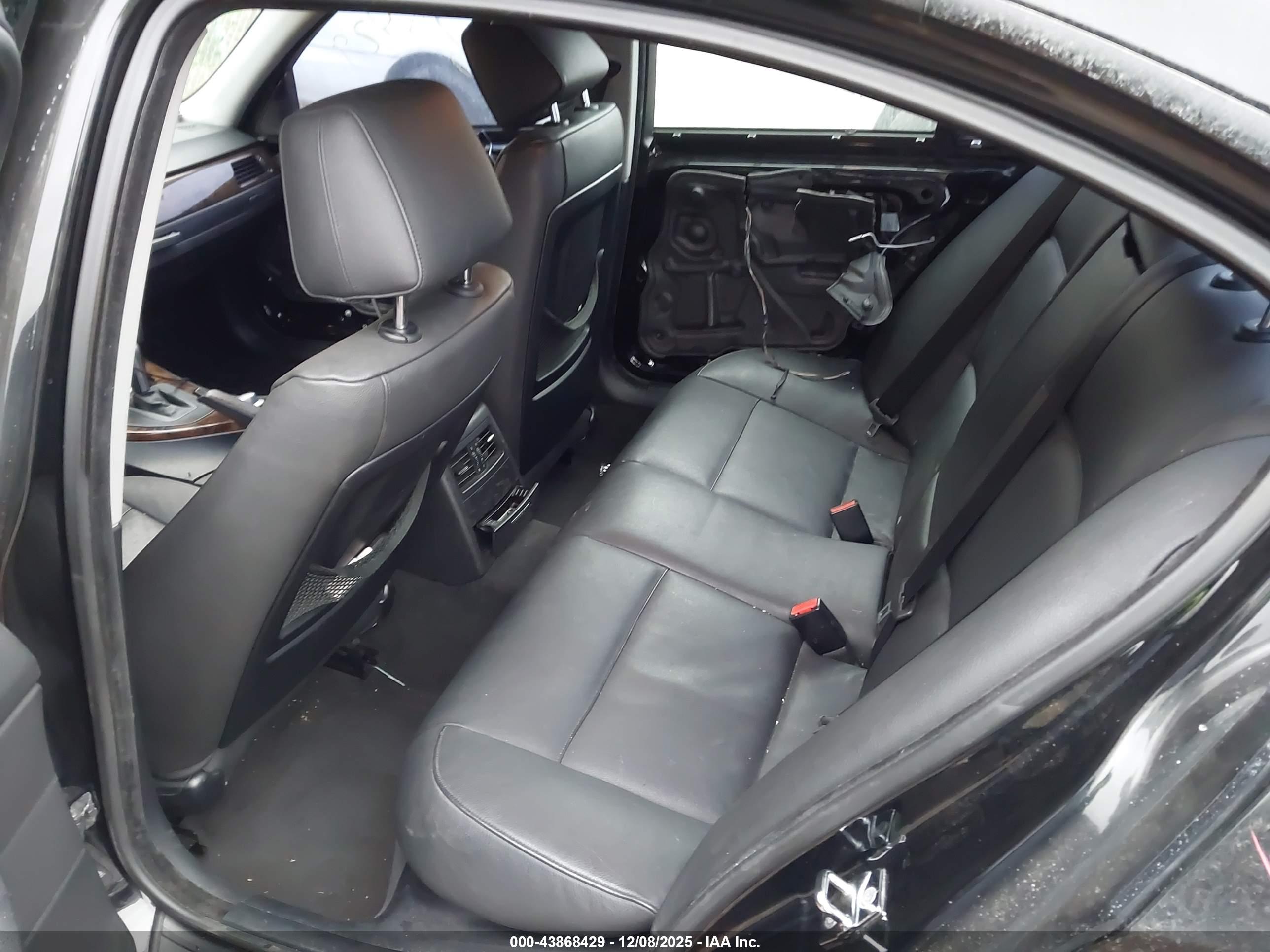BMW 325I image 8