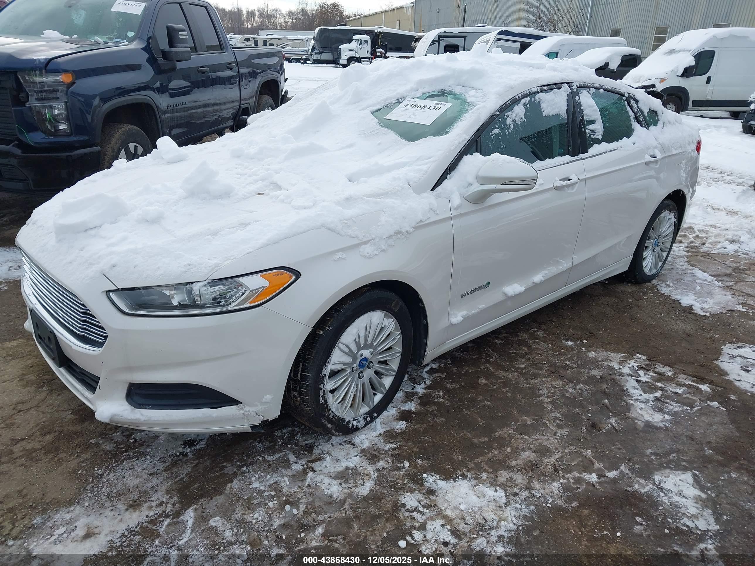 FORD FUSION image 2