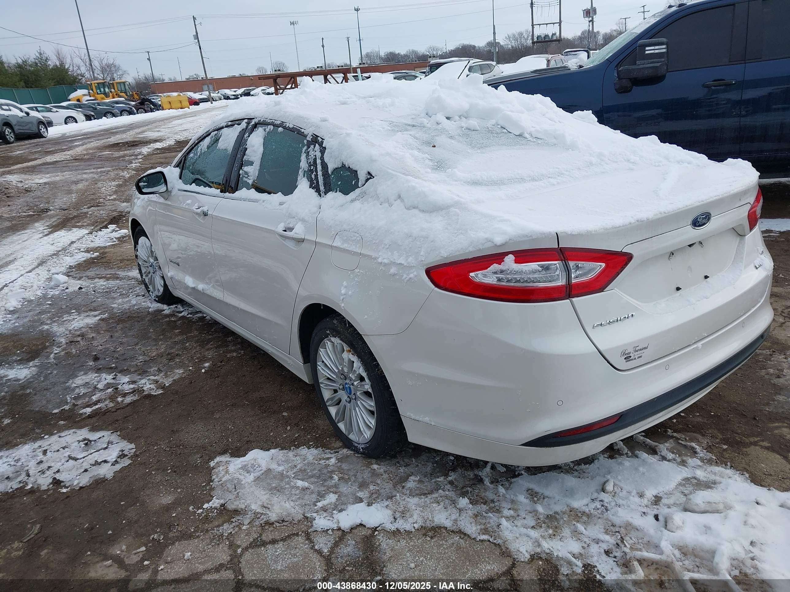 FORD FUSION image 3