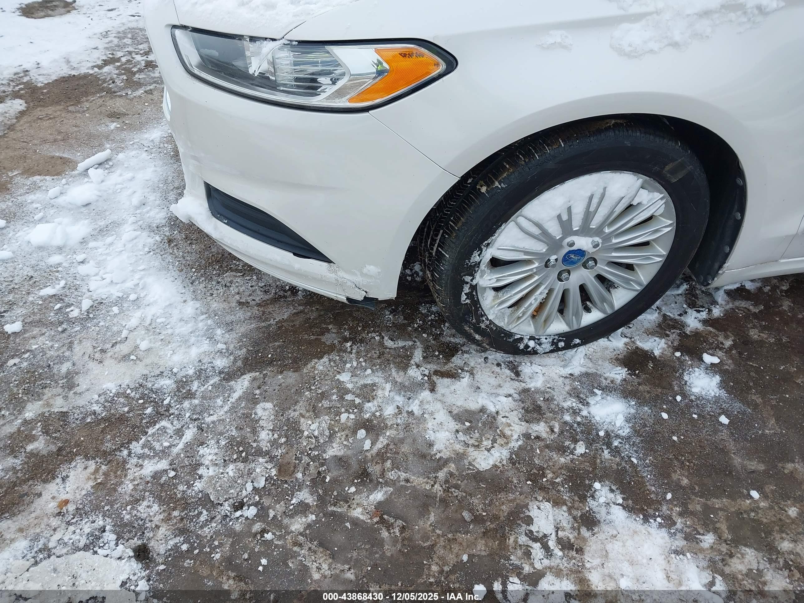 FORD FUSION image 6