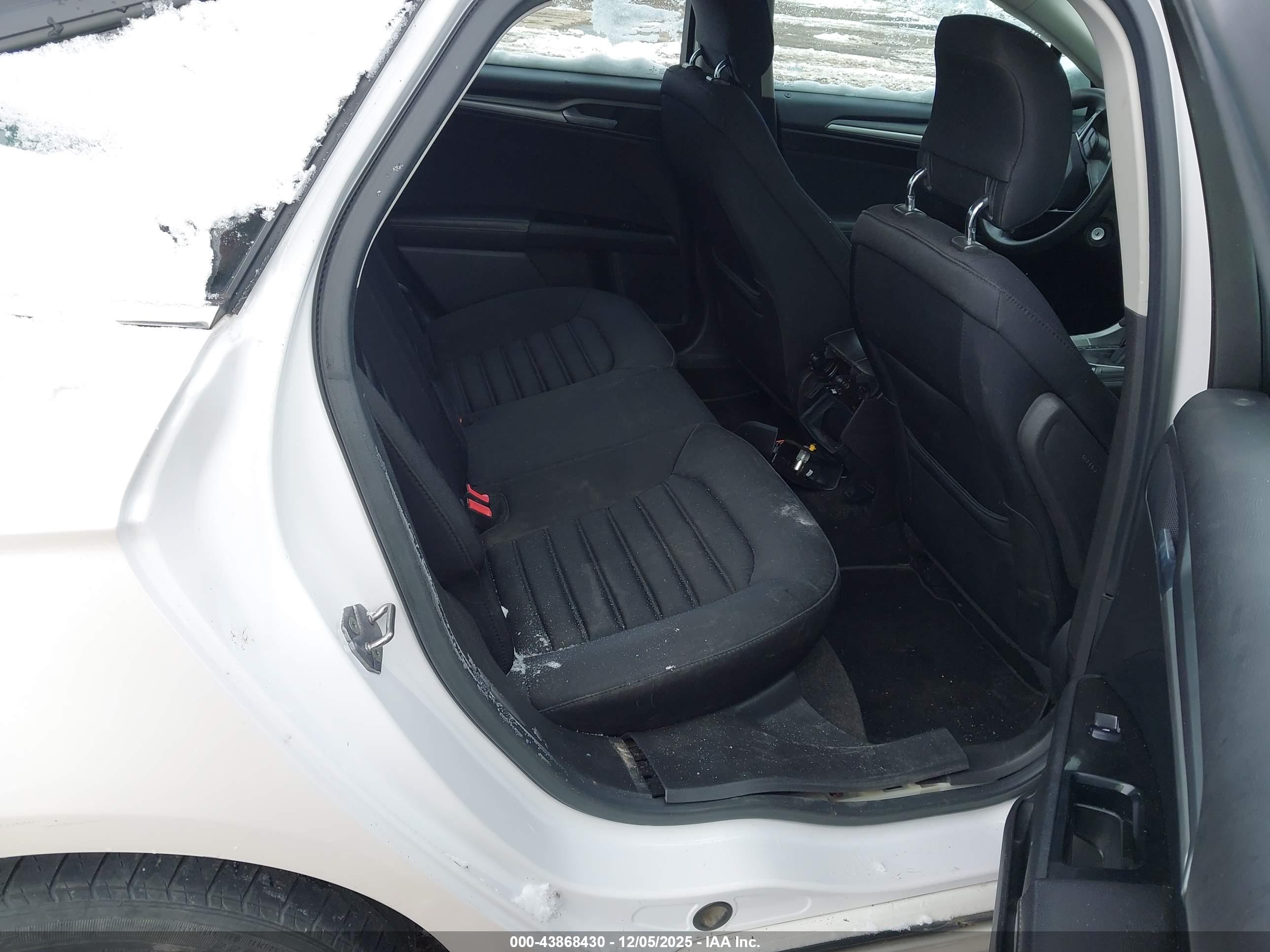 FORD FUSION image 8