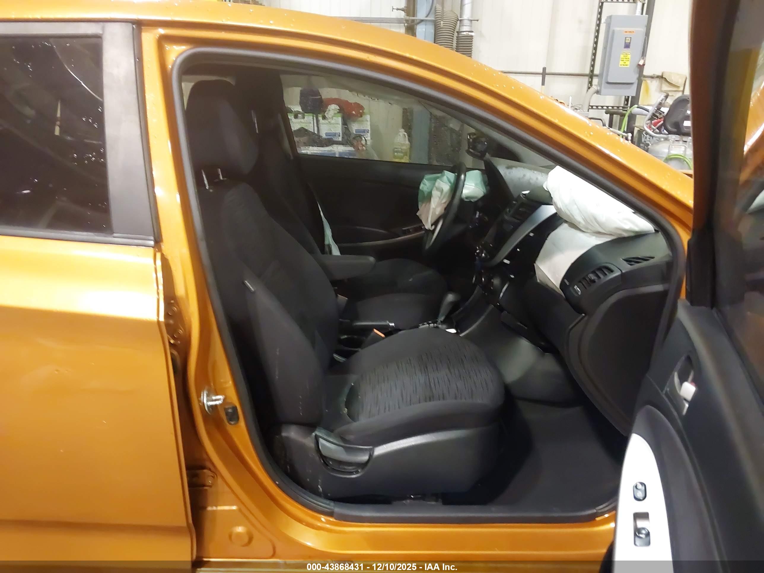 HYUNDAI ACCENT image 5