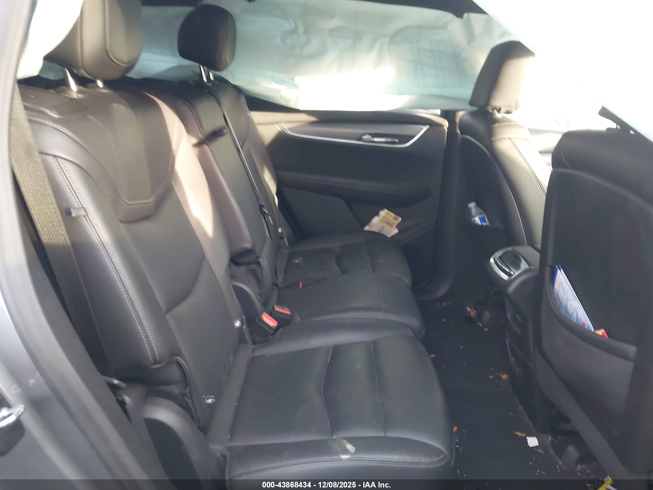 CADILLAC XT6 image 8