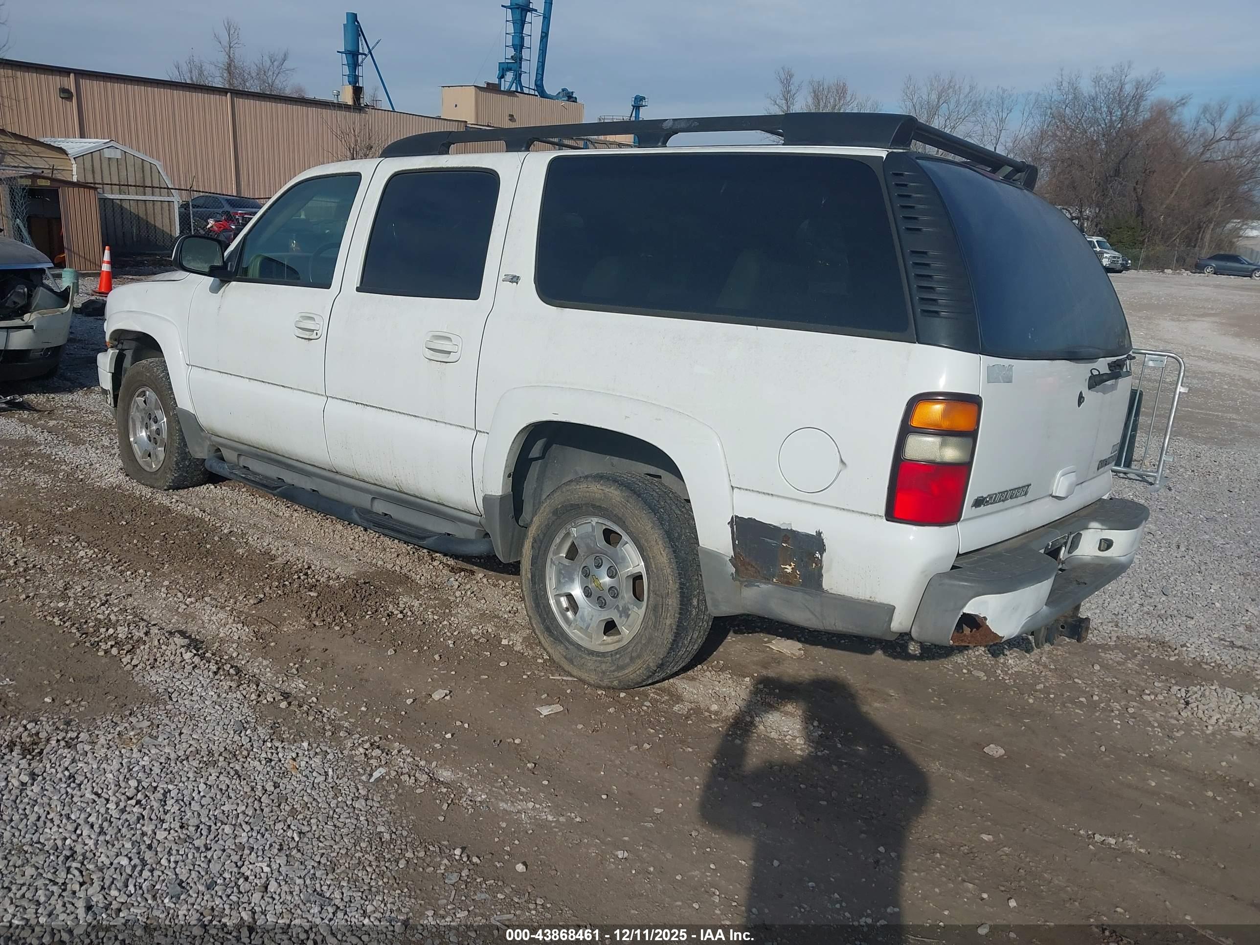 CHEVROLET SUBURBAN image 3