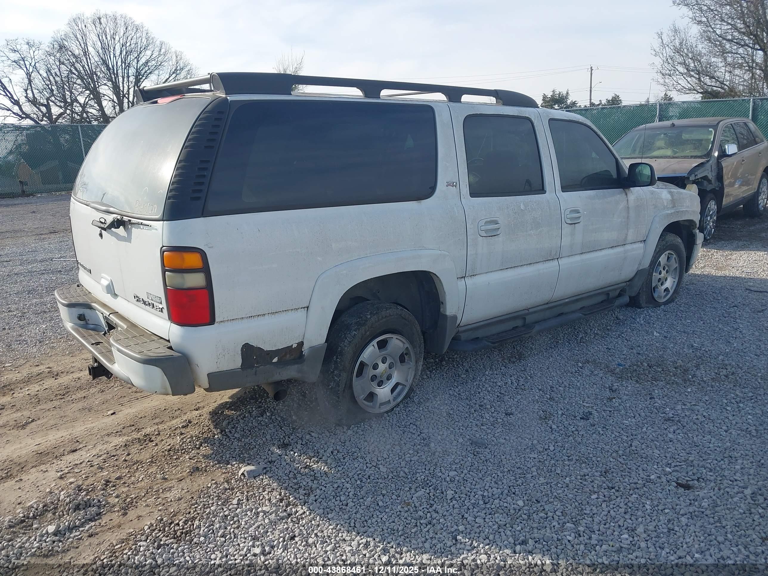 CHEVROLET SUBURBAN image 4