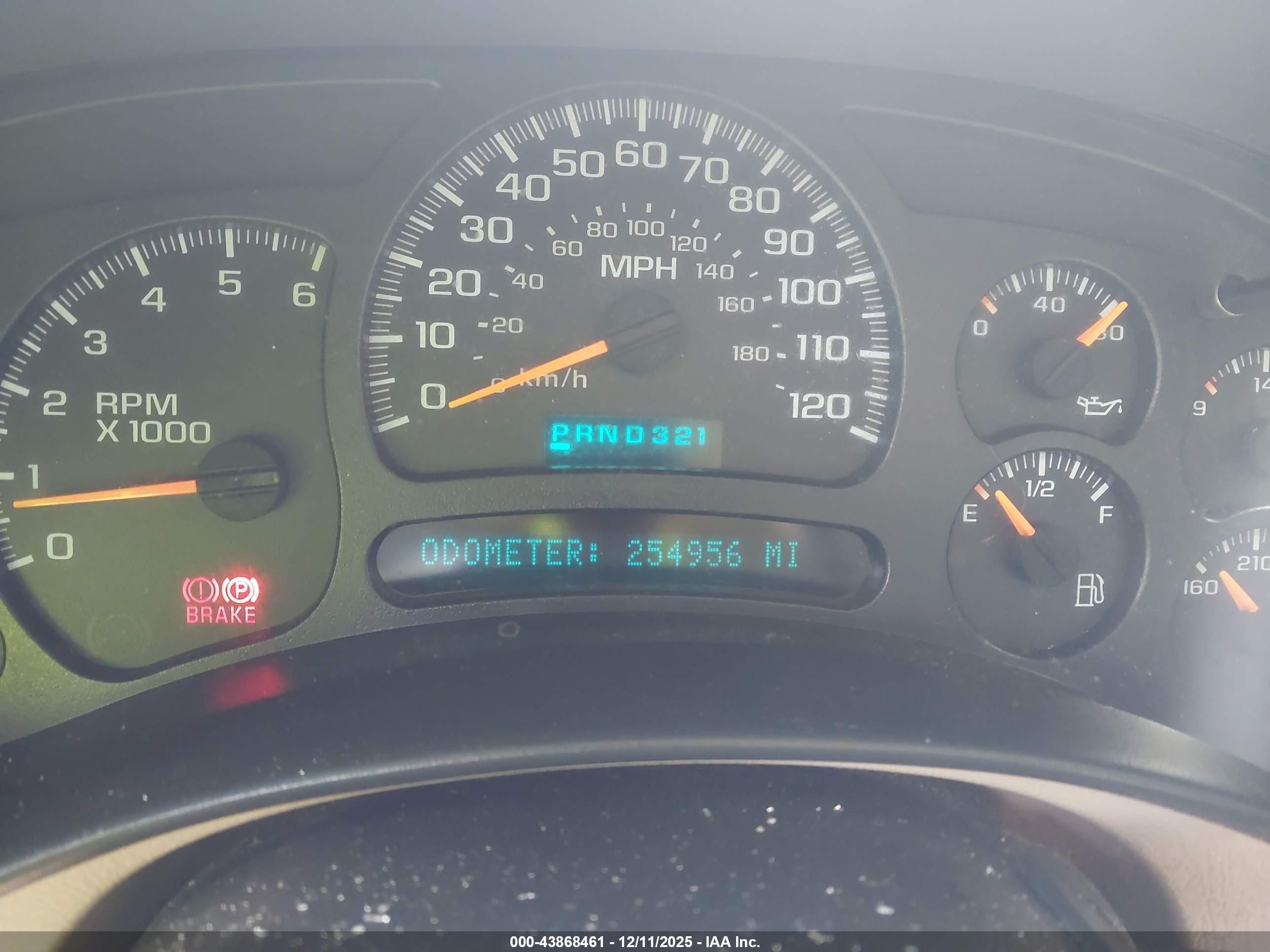 CHEVROLET SUBURBAN image 7