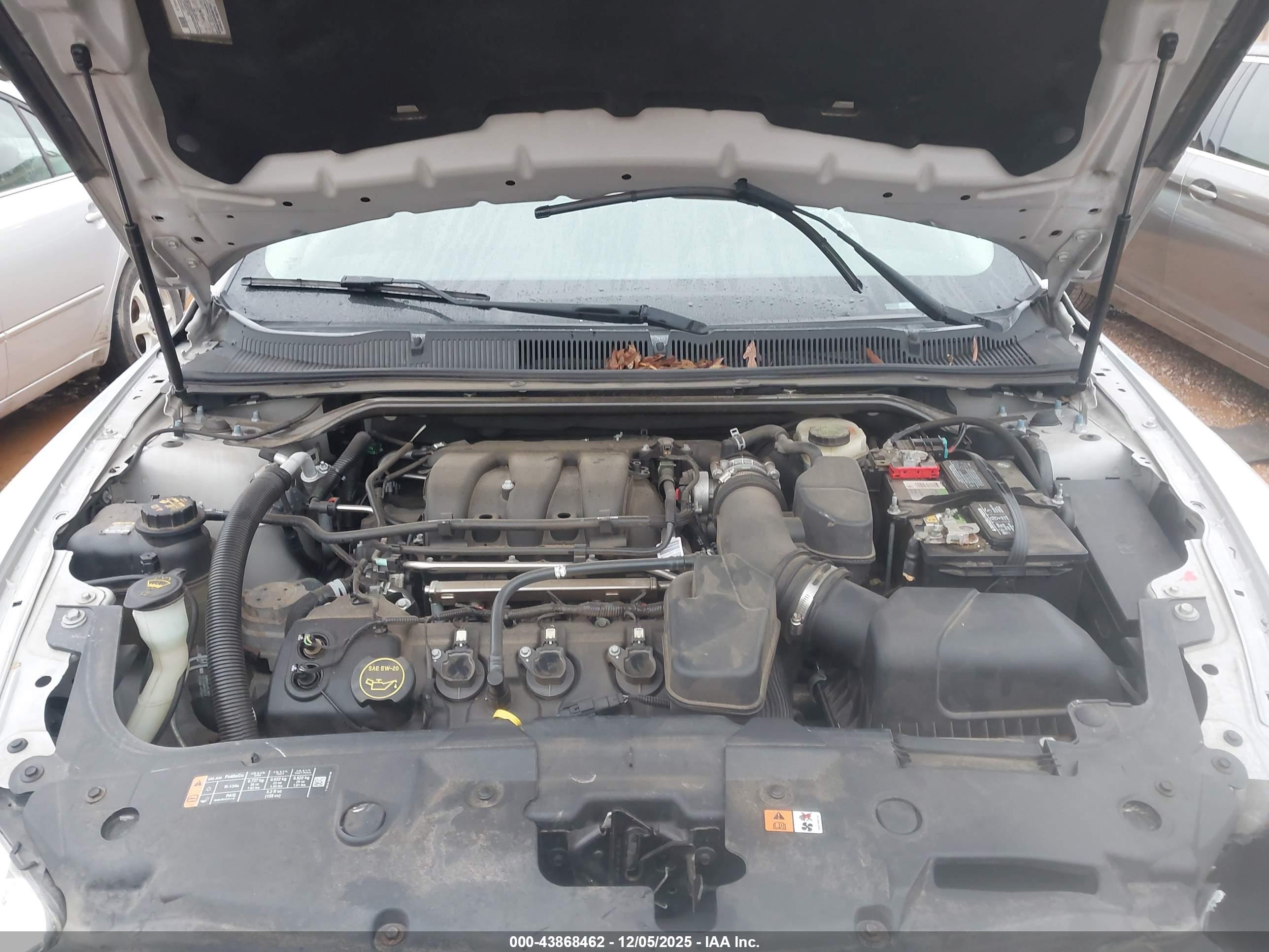 FORD TAURUS image 10