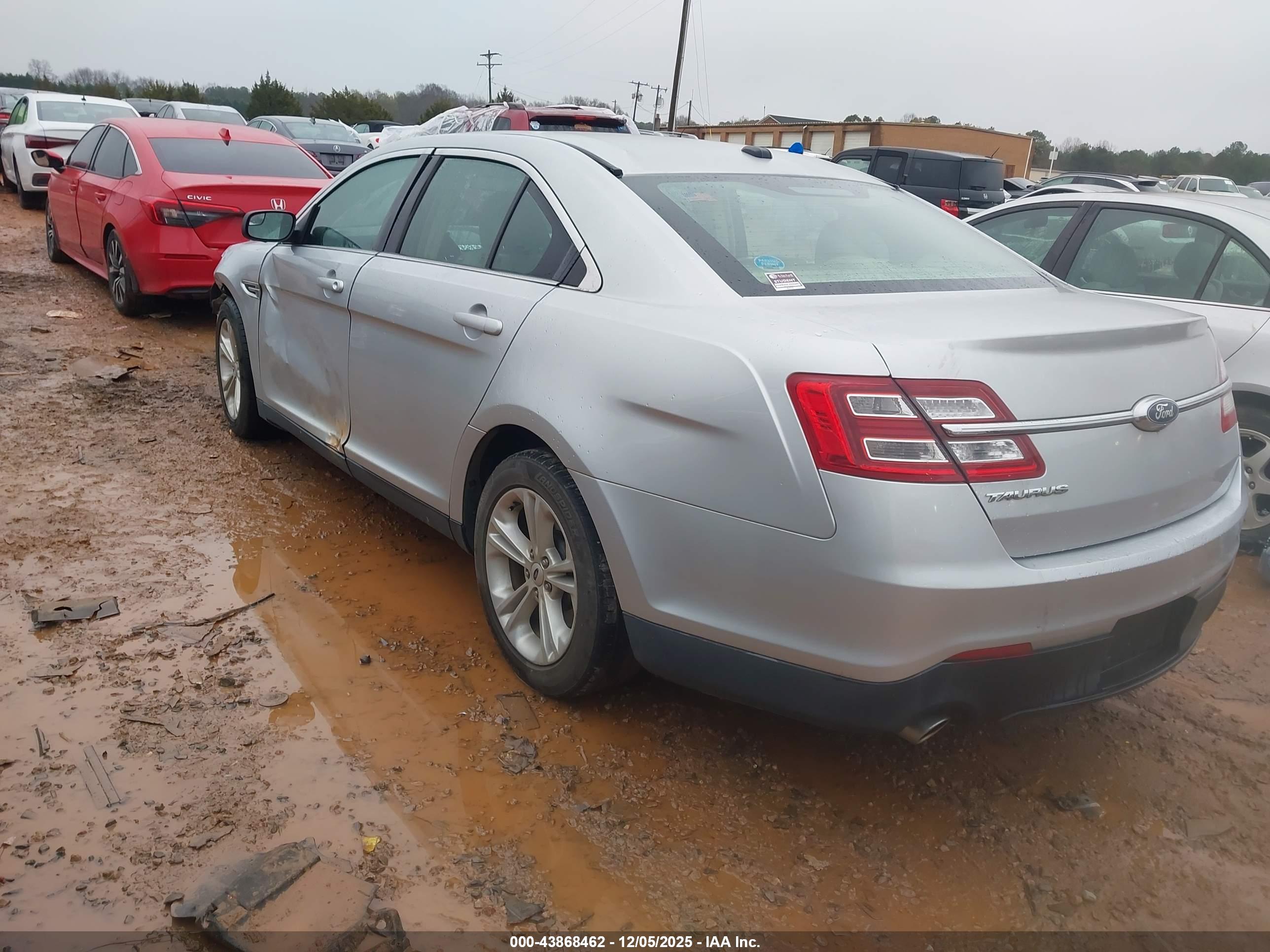 FORD TAURUS image 3