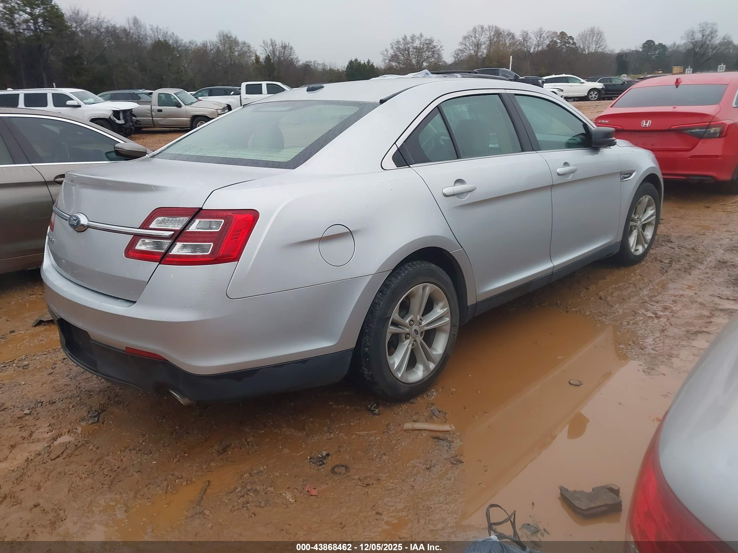 FORD TAURUS image 4