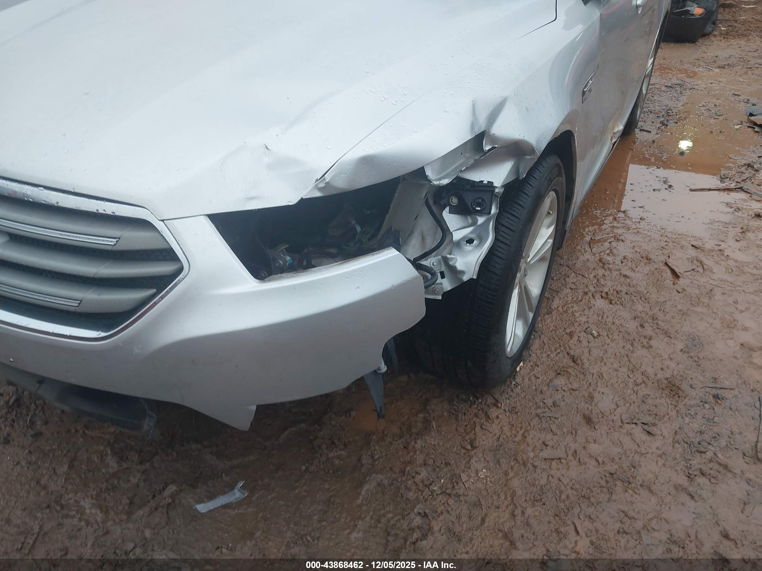 FORD TAURUS image 6
