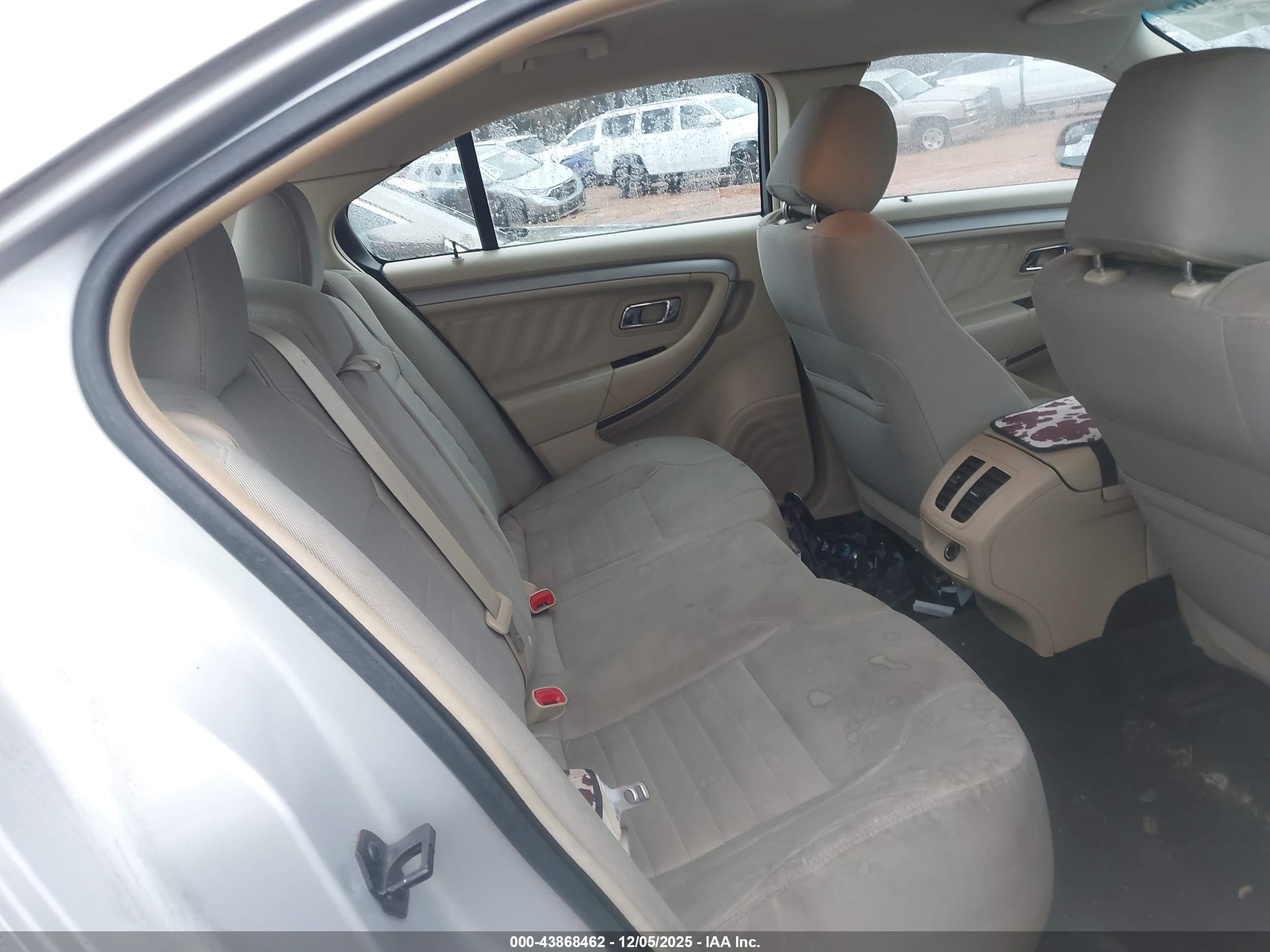 FORD TAURUS image 8