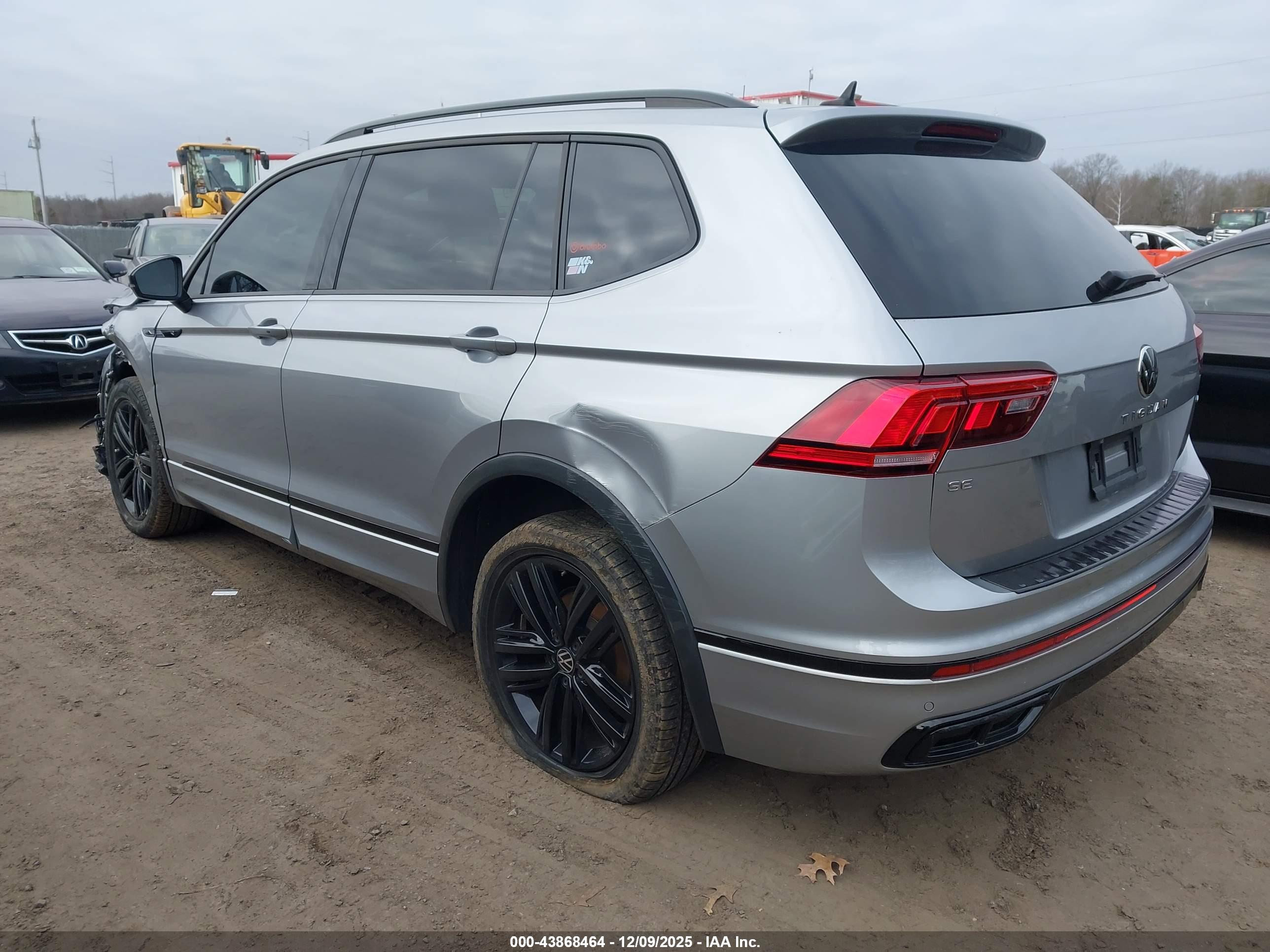 VOLKSWAGEN TIGUAN image 3