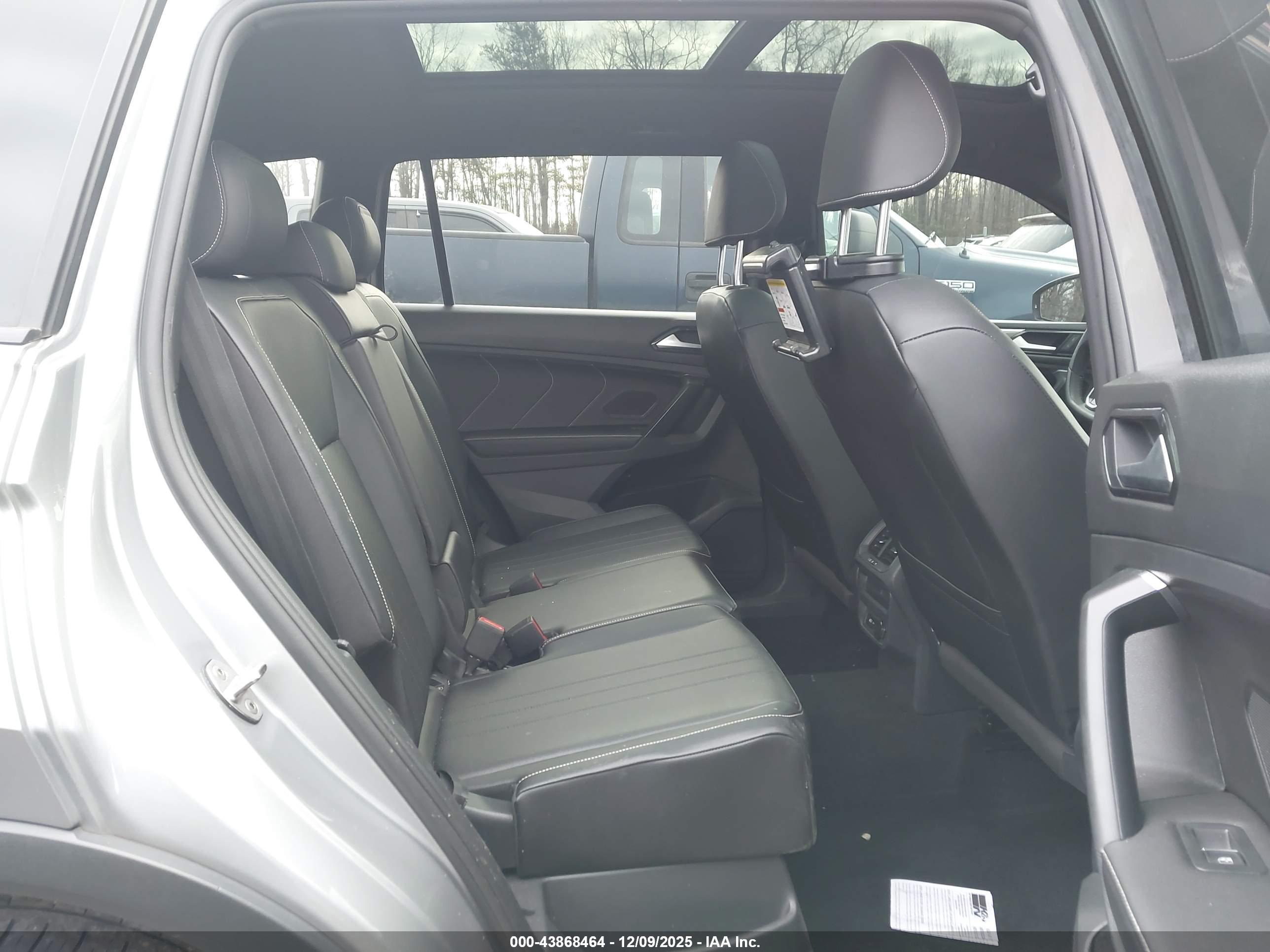 VOLKSWAGEN TIGUAN image 8