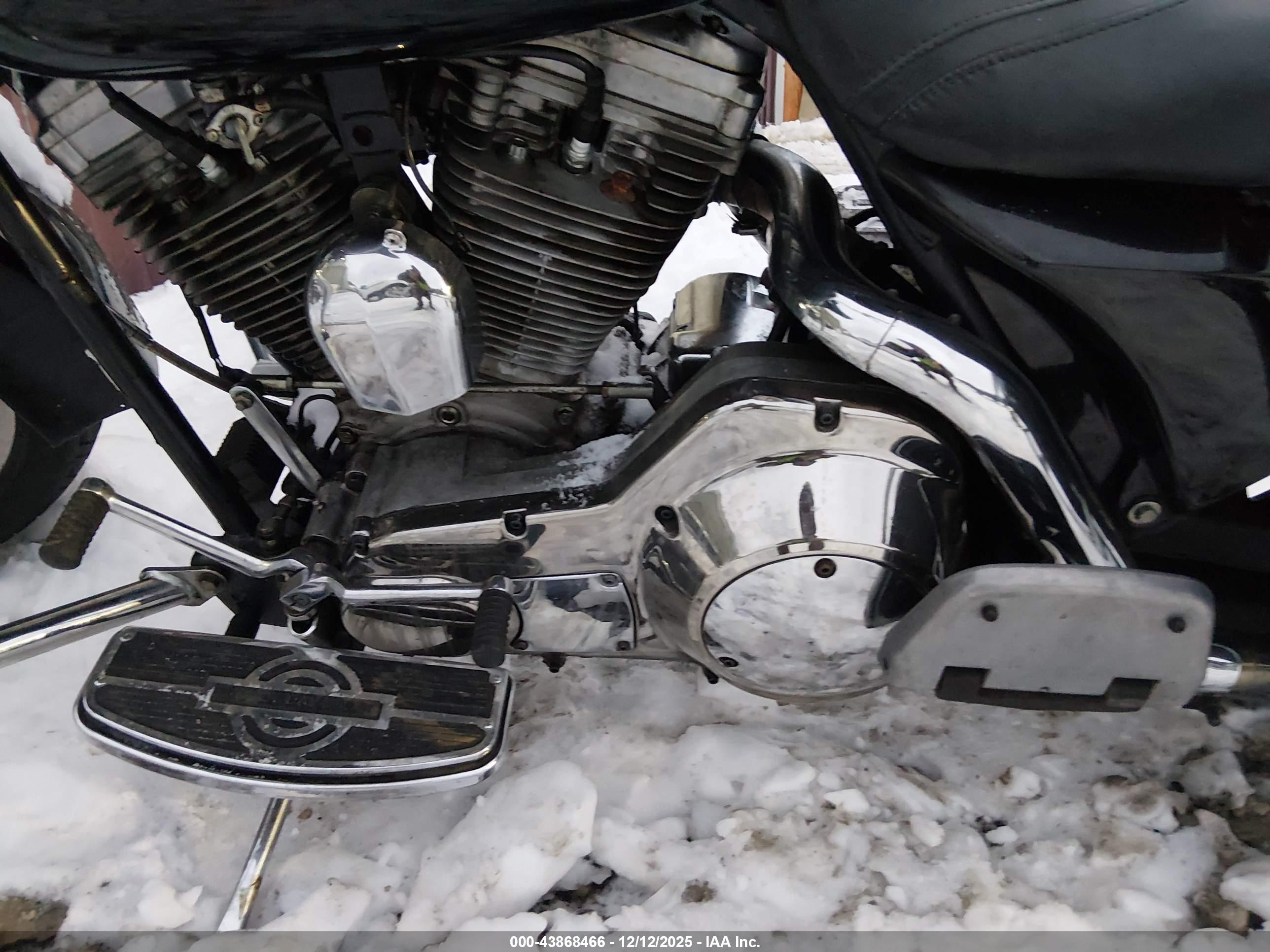 HARLEY-DAVIDSON FLHT image 9