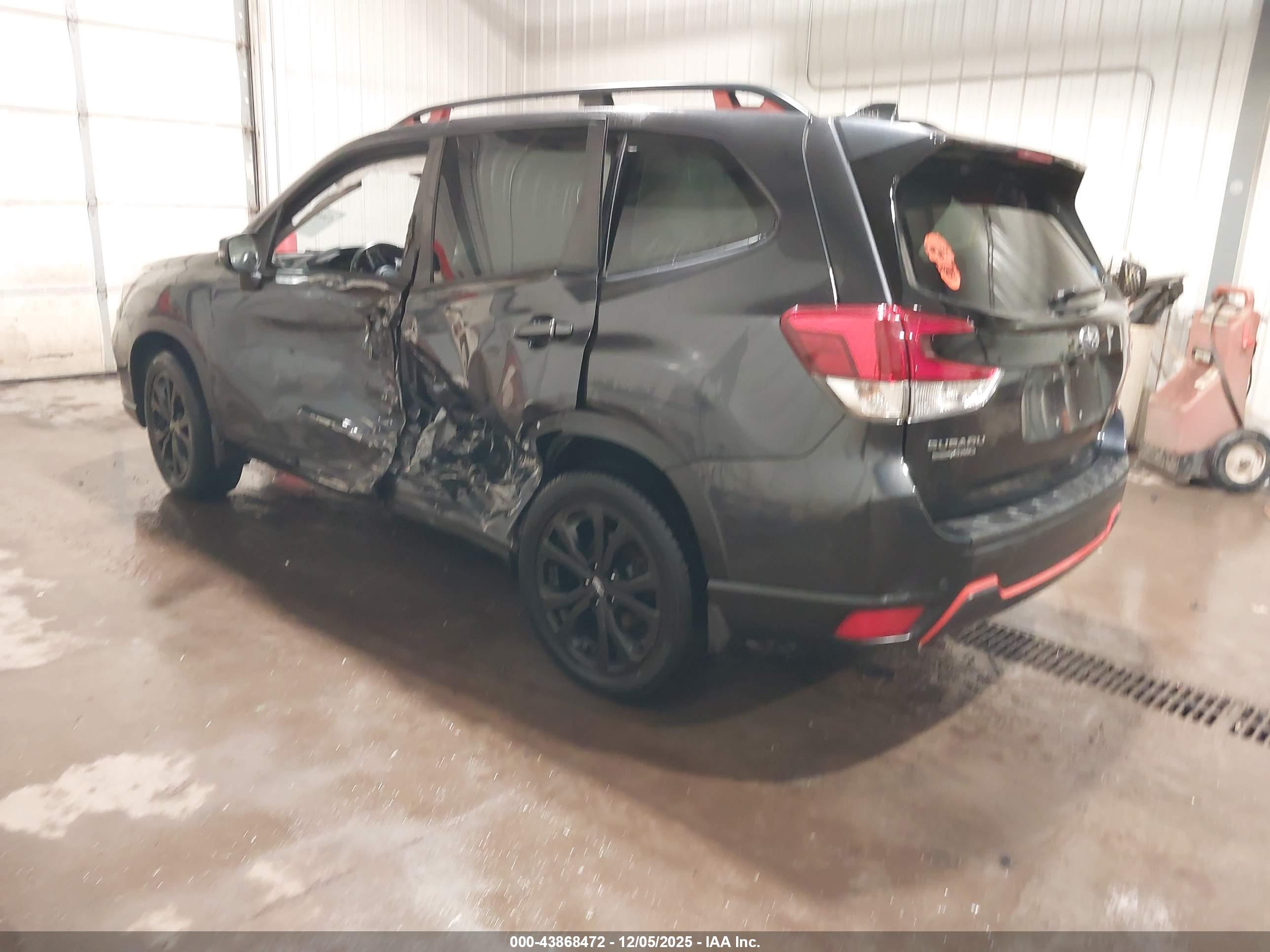 SUBARU FORESTER image 3
