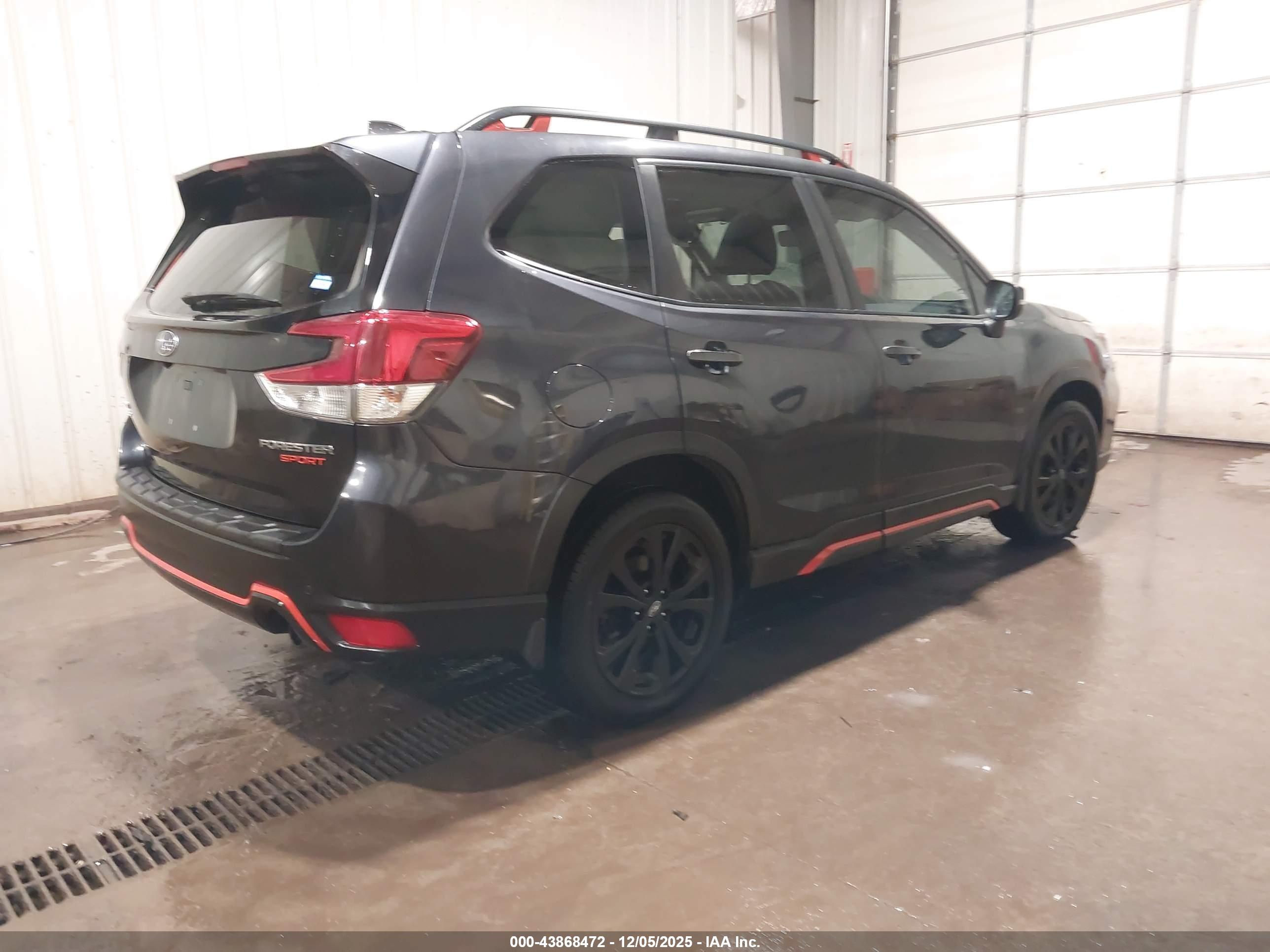 SUBARU FORESTER image 4