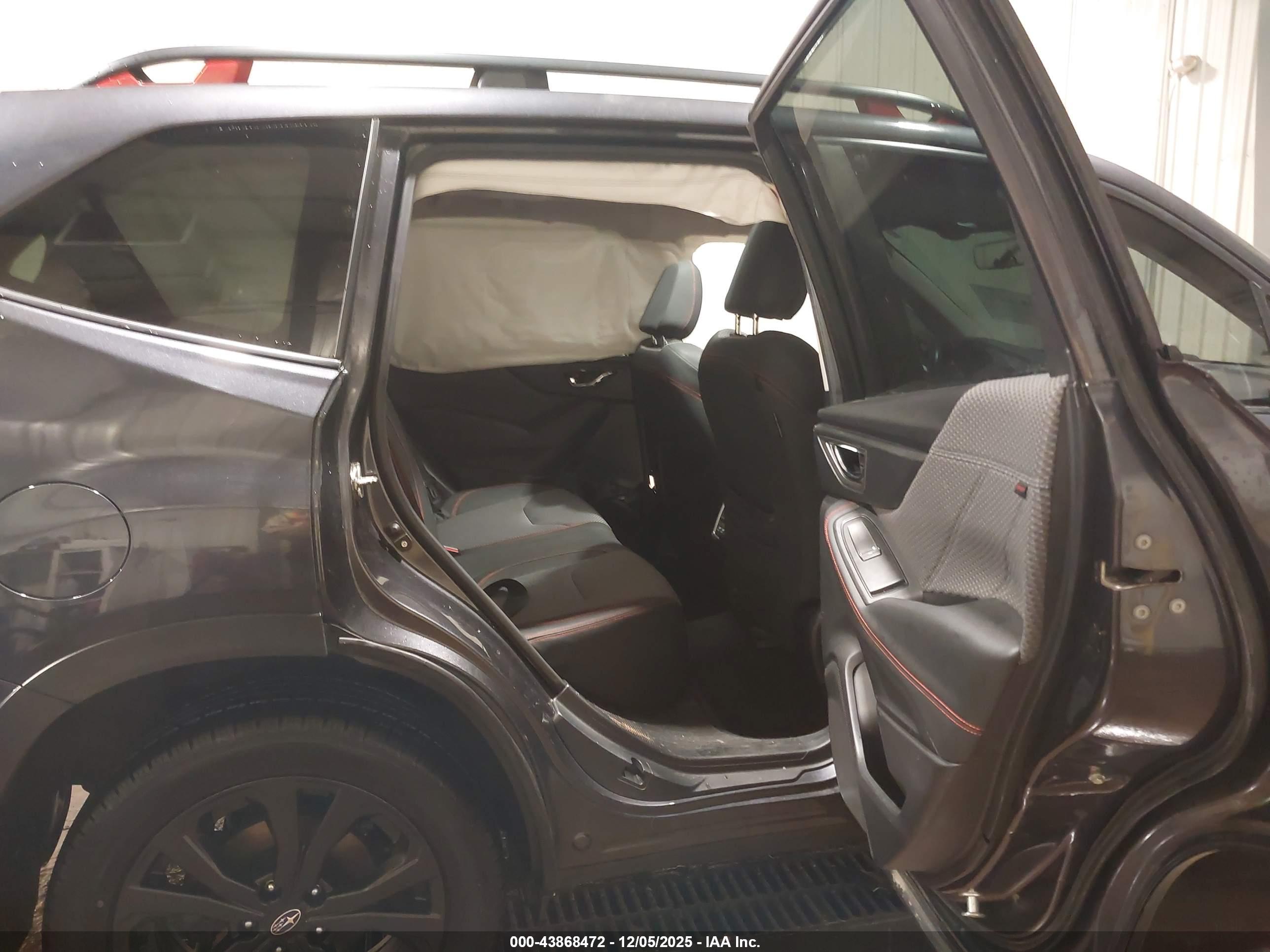 SUBARU FORESTER image 8