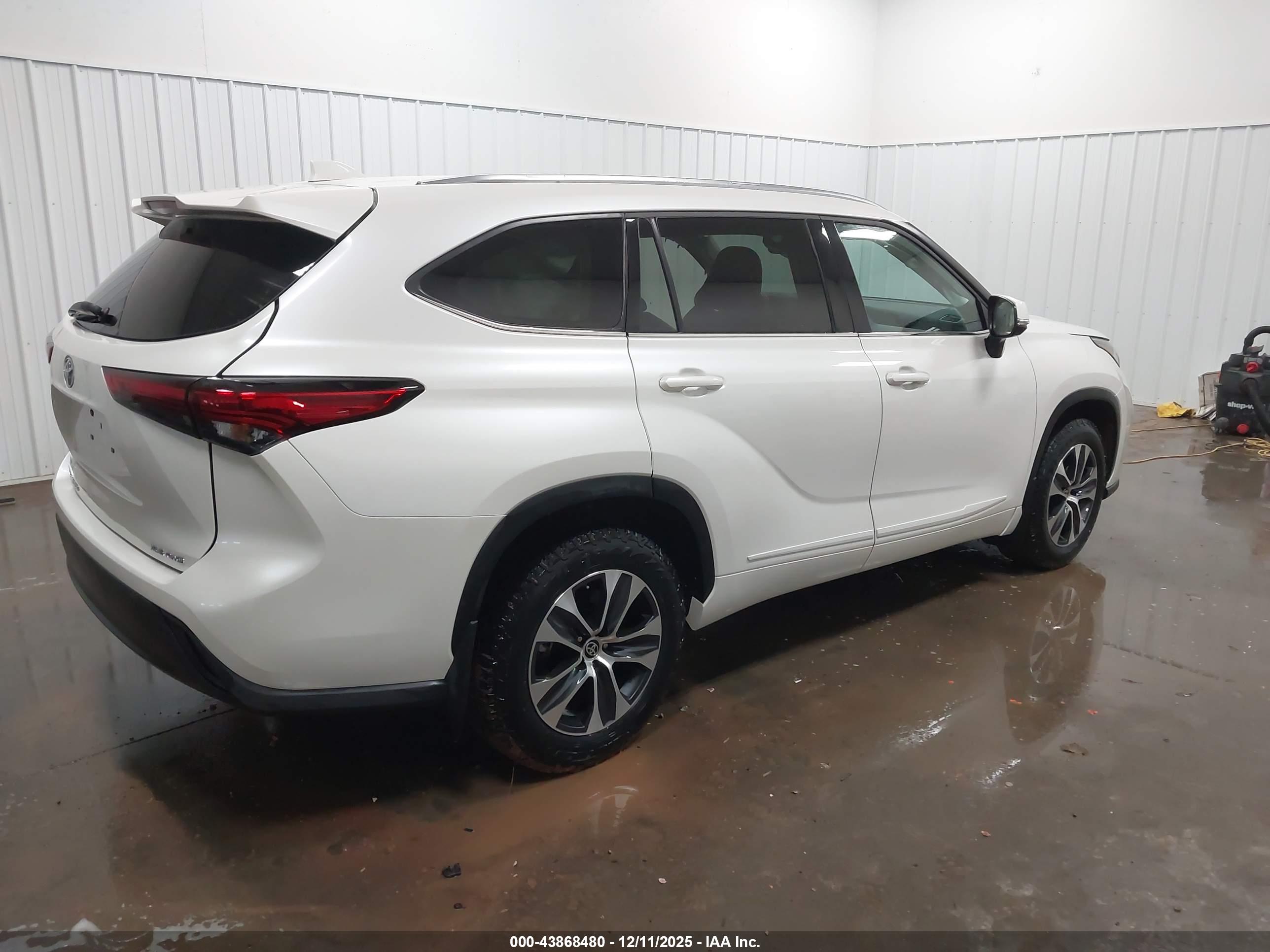 TOYOTA HIGHLANDER image 4