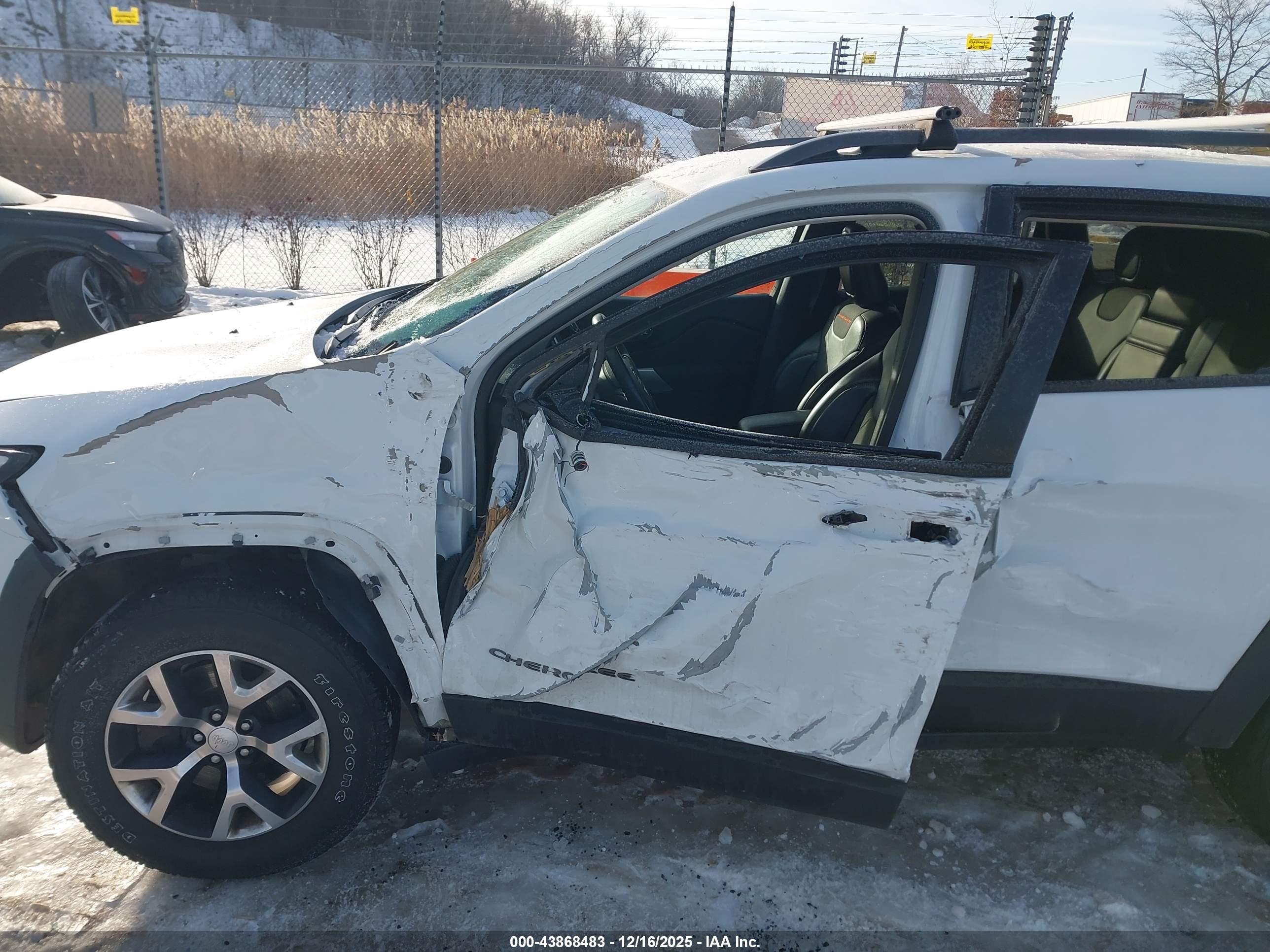 JEEP CHEROKEE image 6