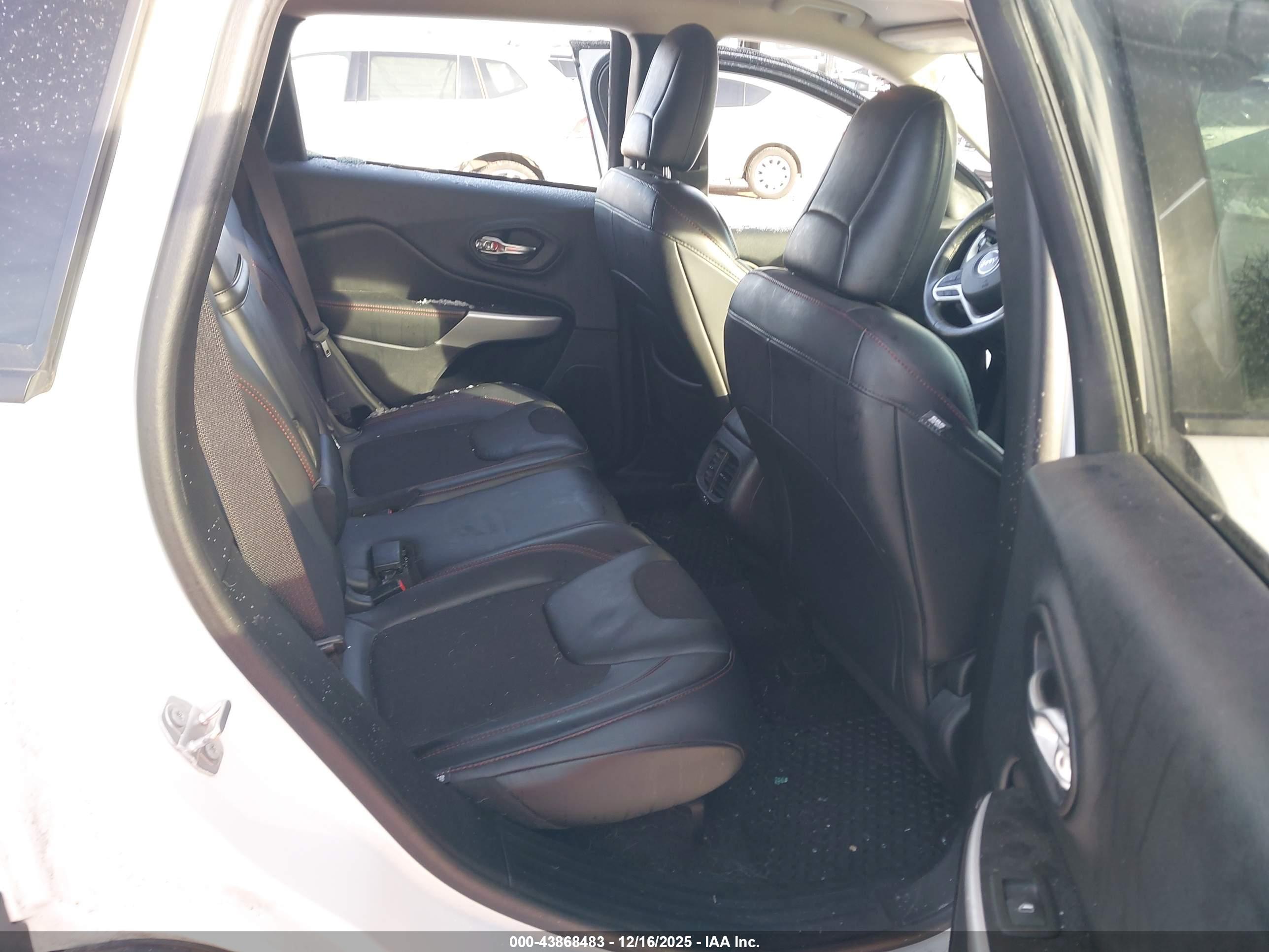 JEEP CHEROKEE image 8