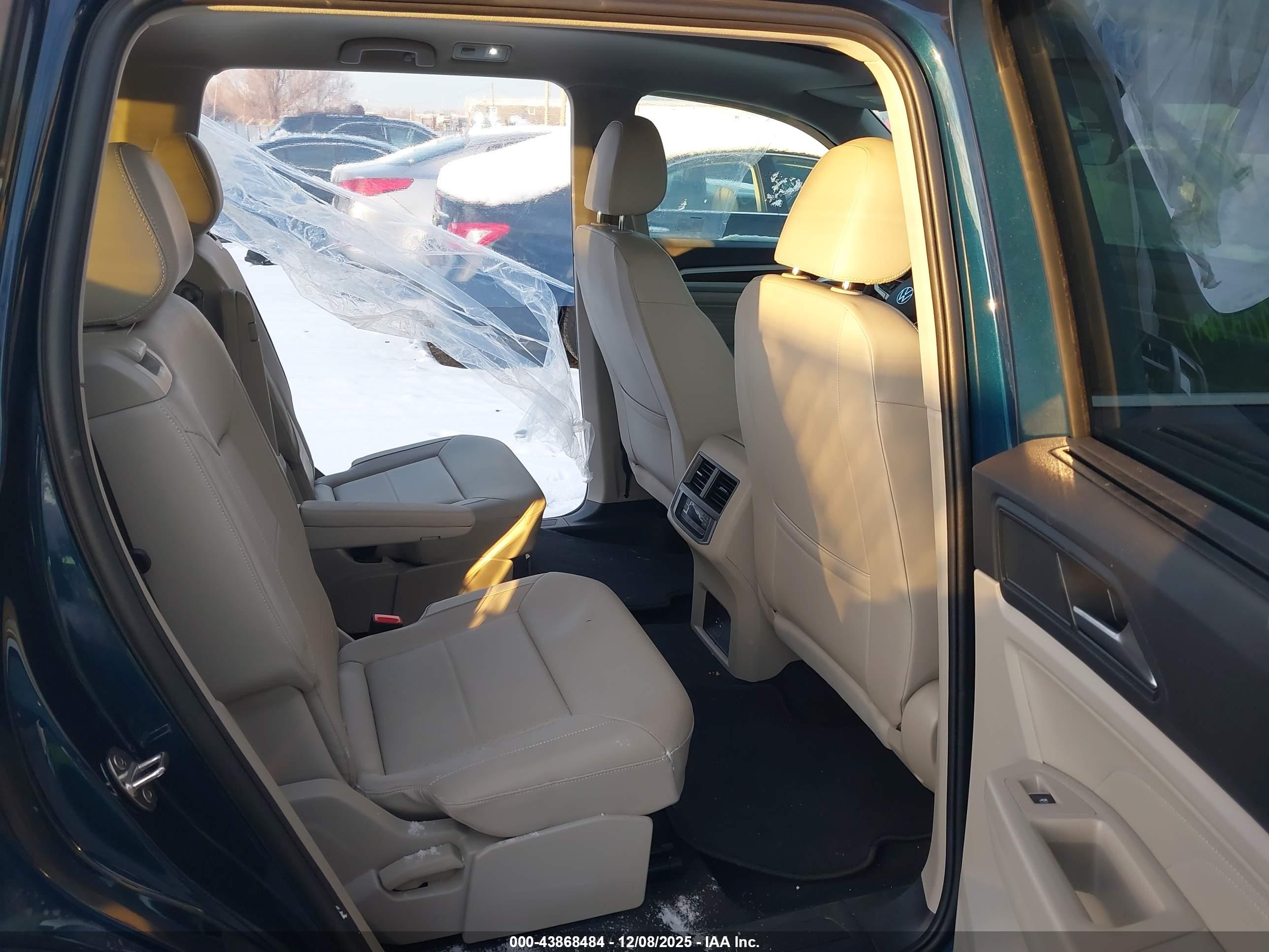 VOLKSWAGEN ATLAS image 8