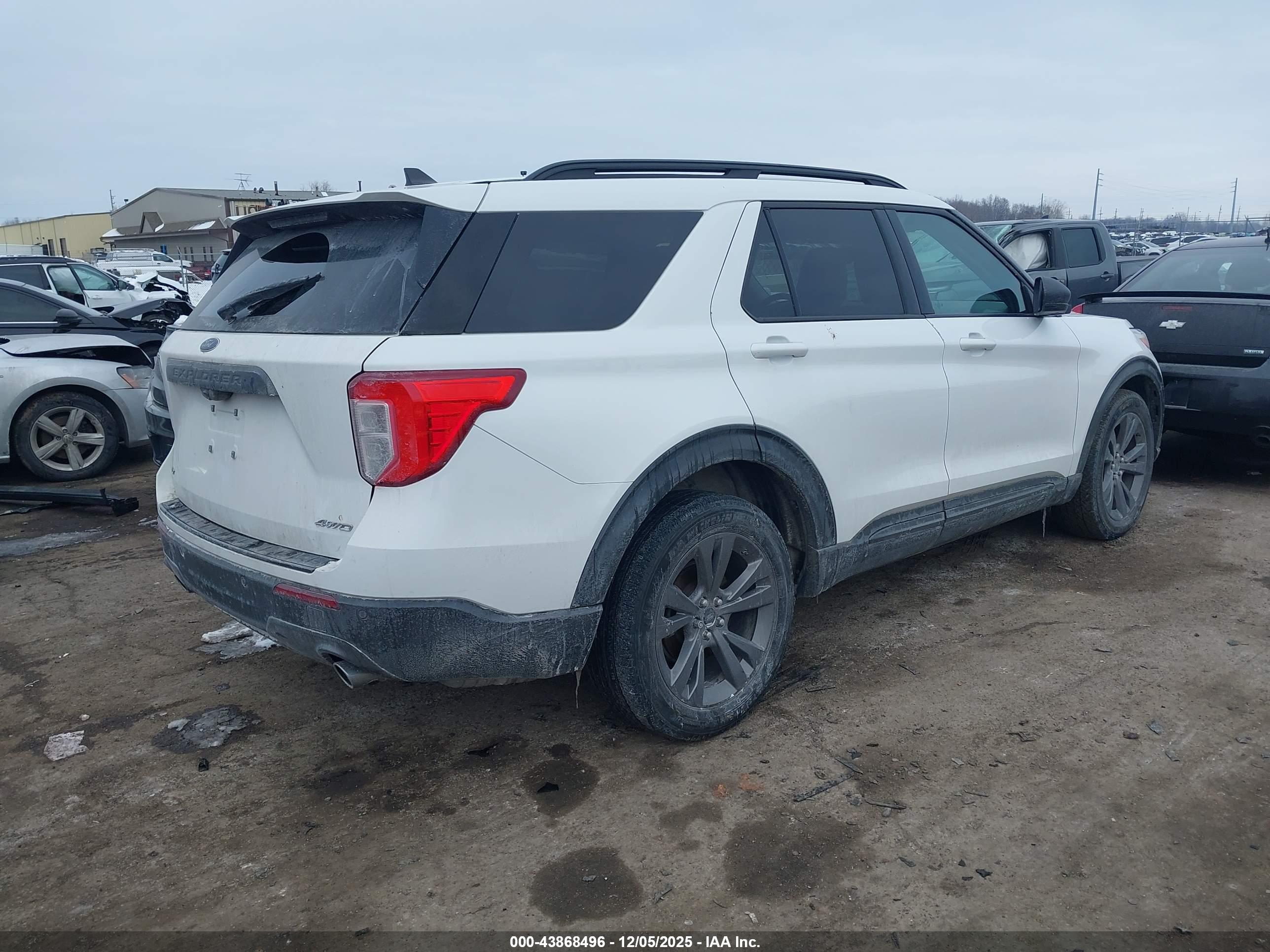 FORD EXPLORER image 4
