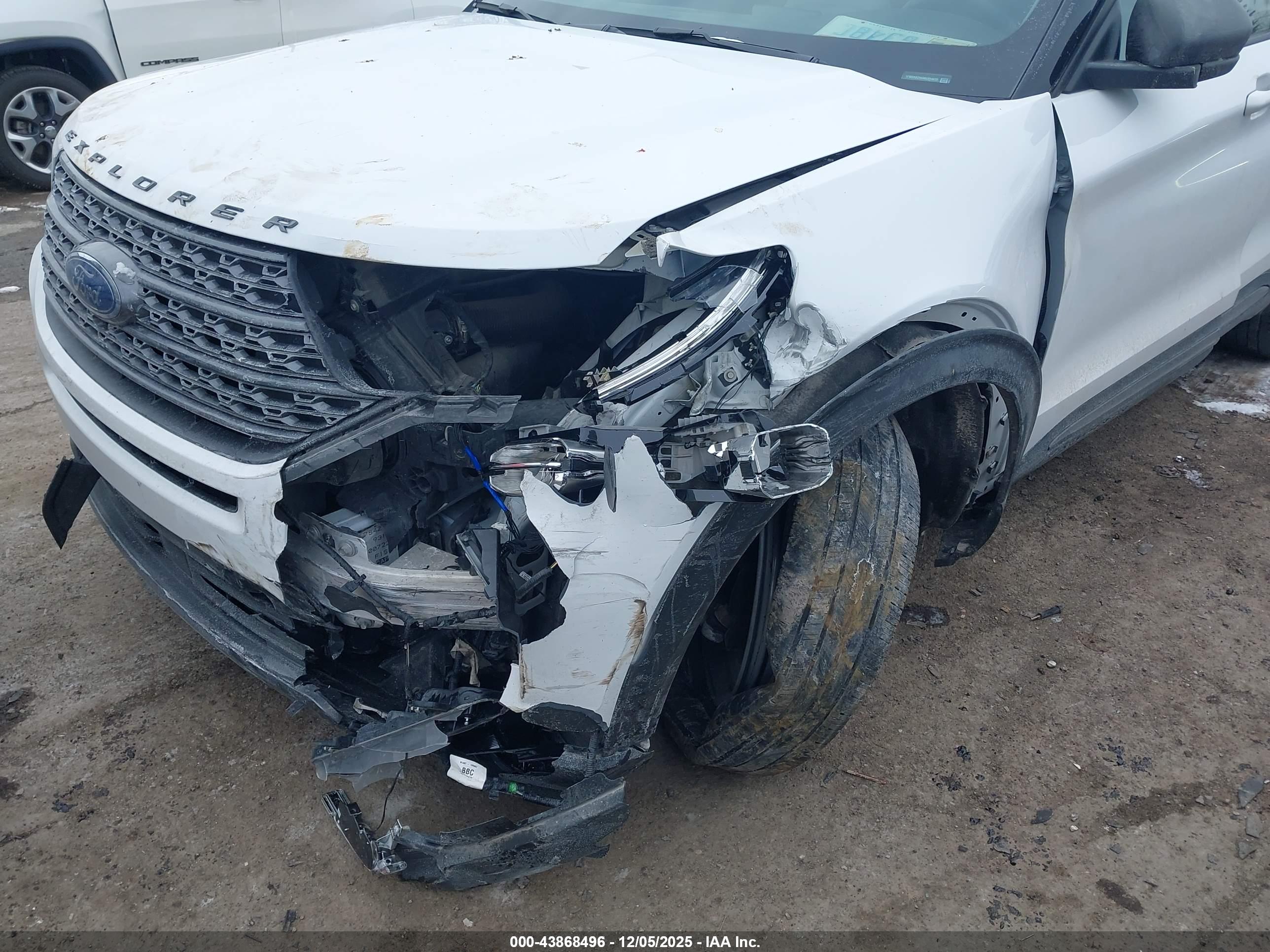 FORD EXPLORER image 6