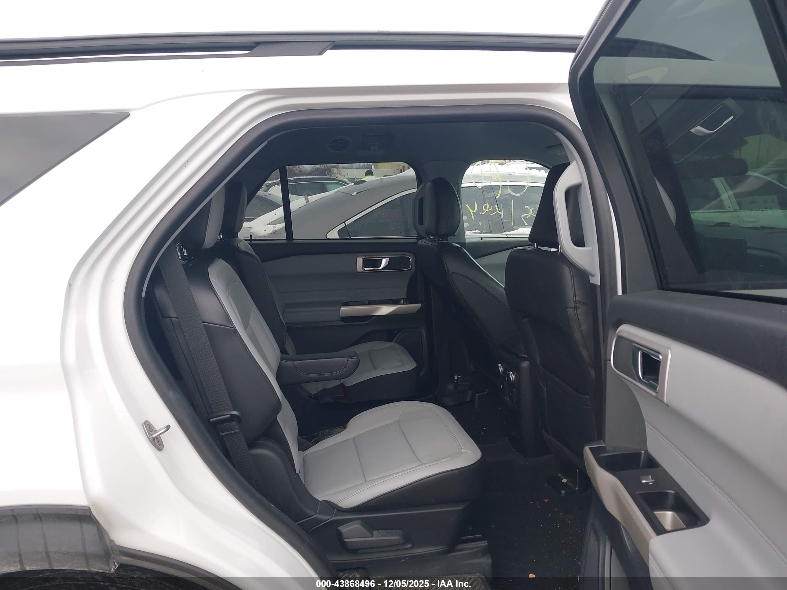 FORD EXPLORER image 8