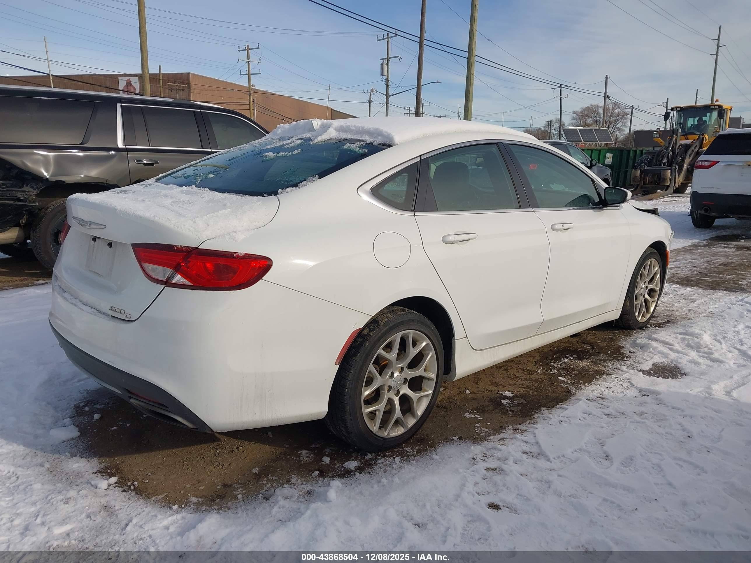CHRYSLER 200 image 4