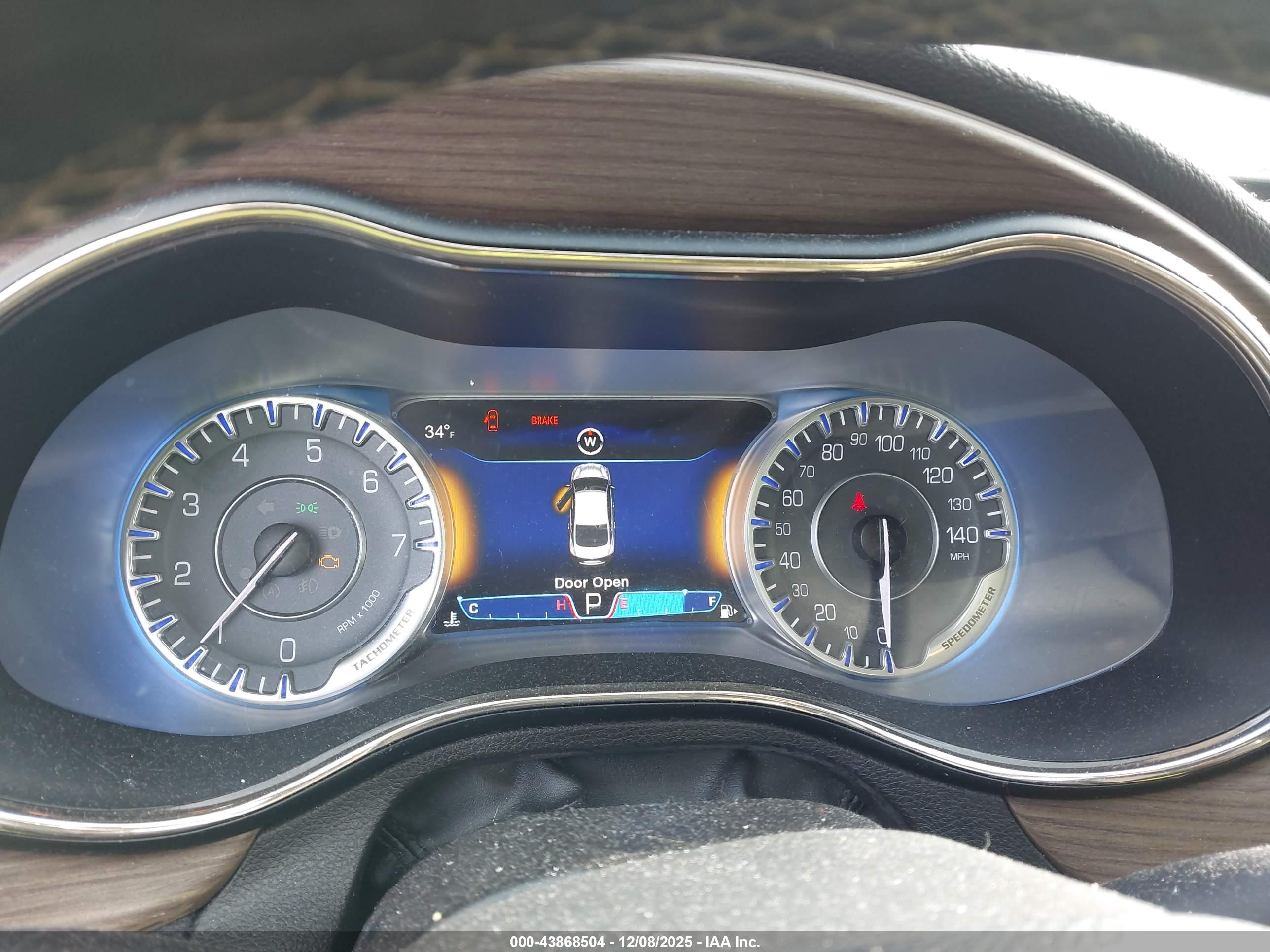 CHRYSLER 200 image 7