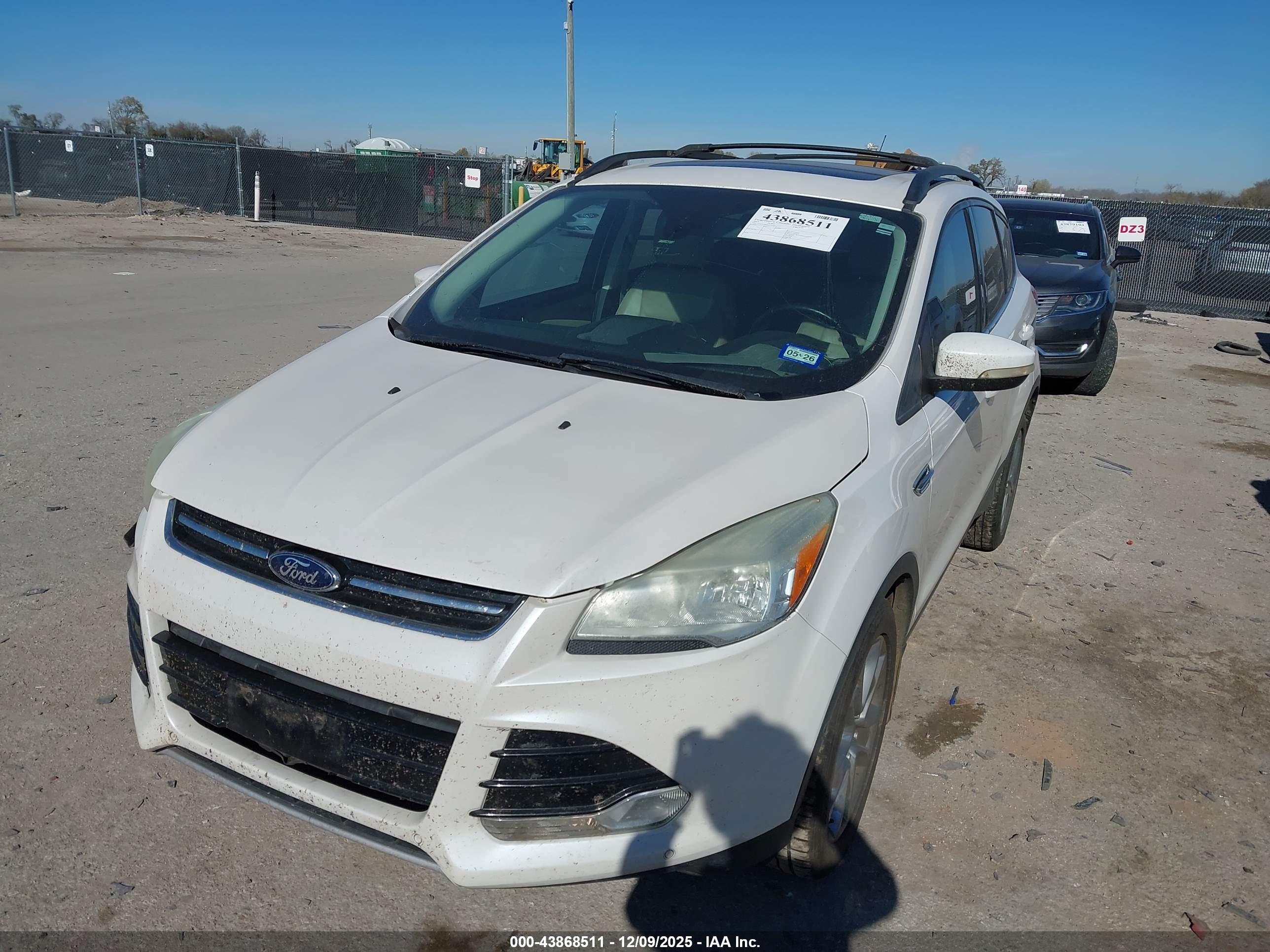 FORD ESCAPE image 2