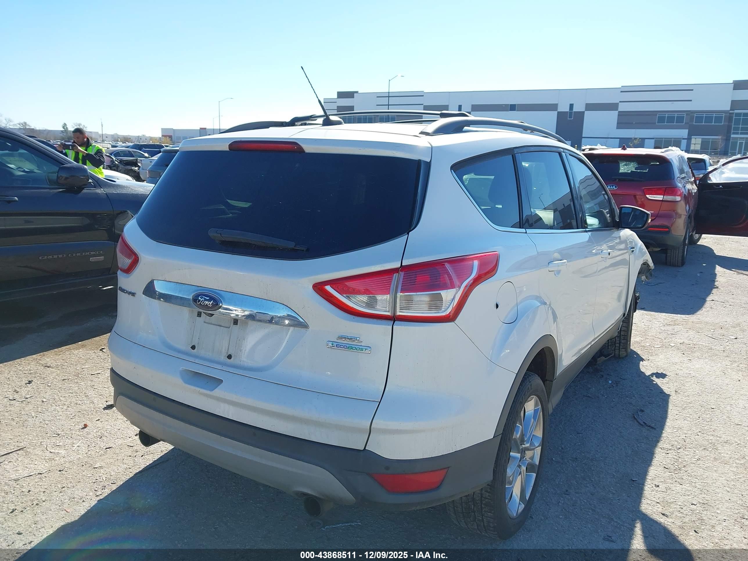 FORD ESCAPE image 4
