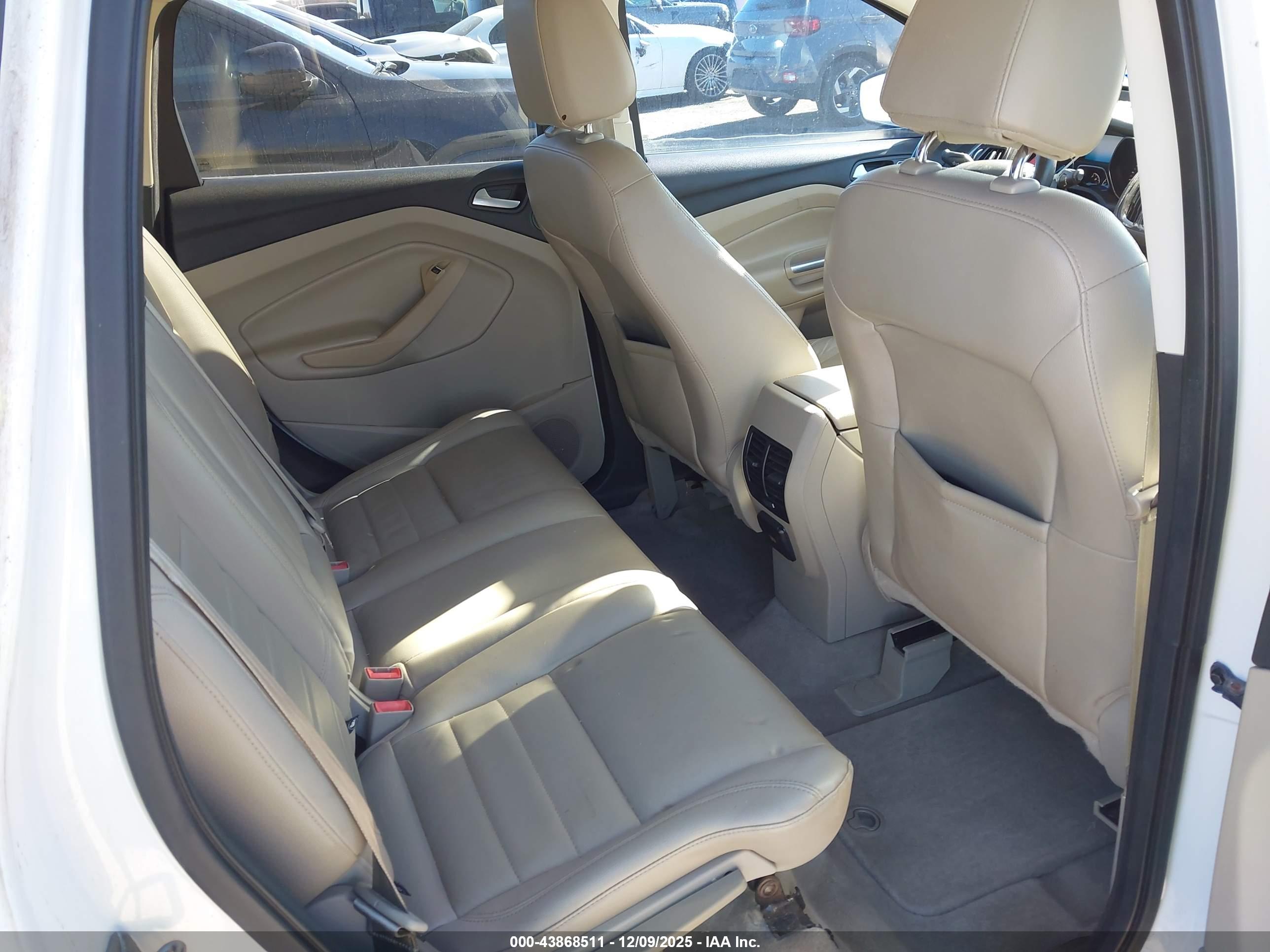 FORD ESCAPE image 8