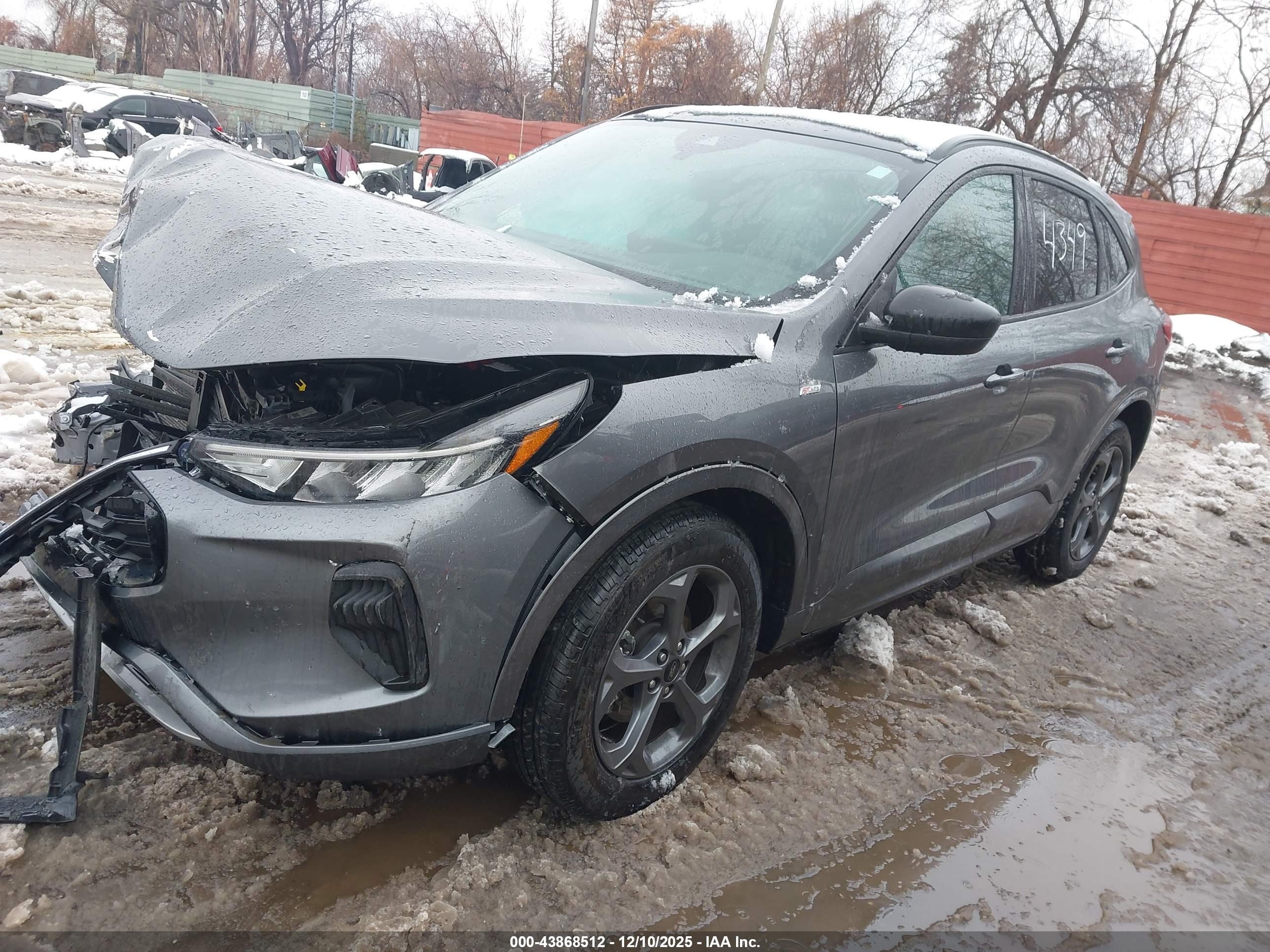FORD ESCAPE image 2