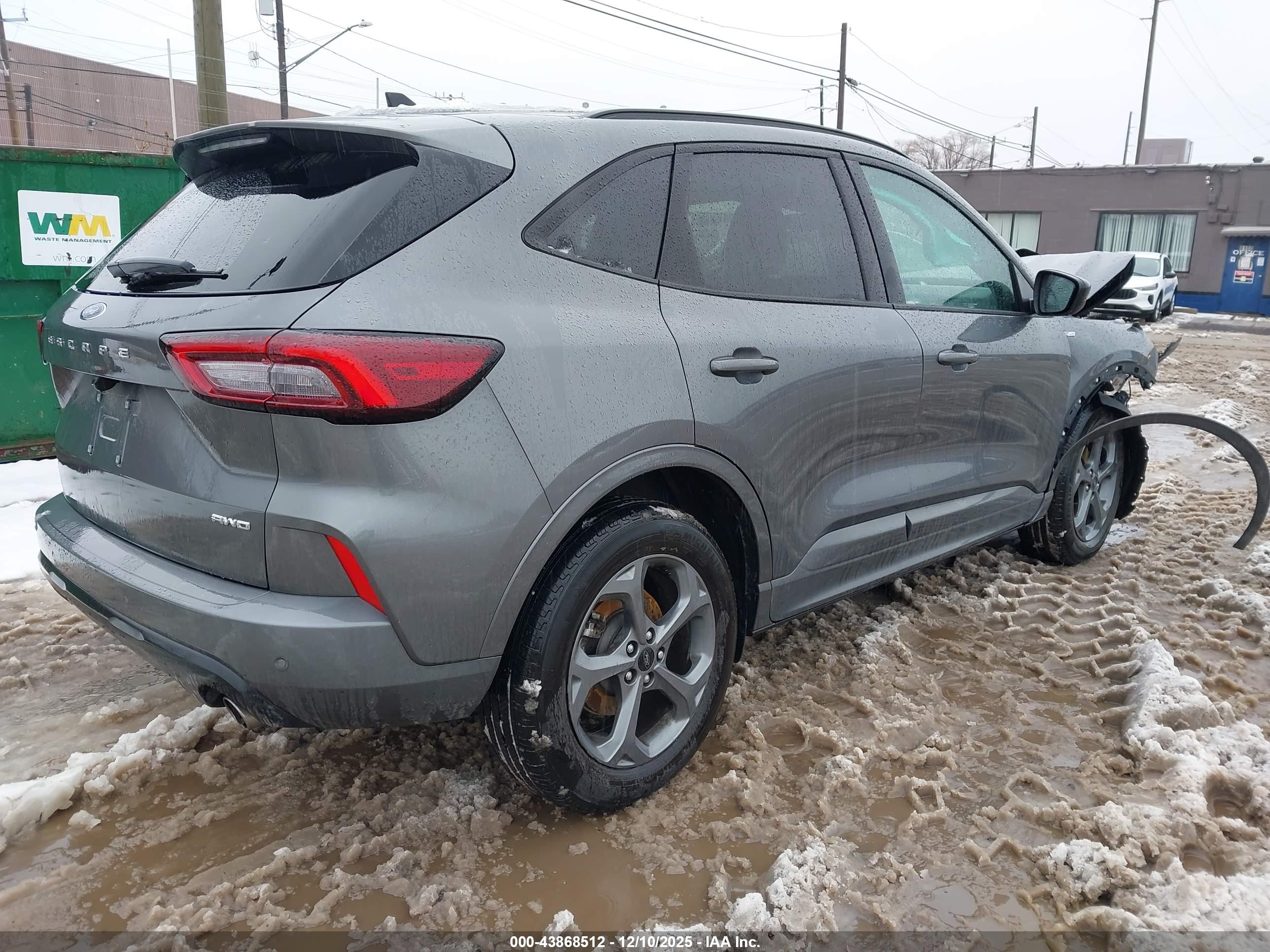 FORD ESCAPE image 4