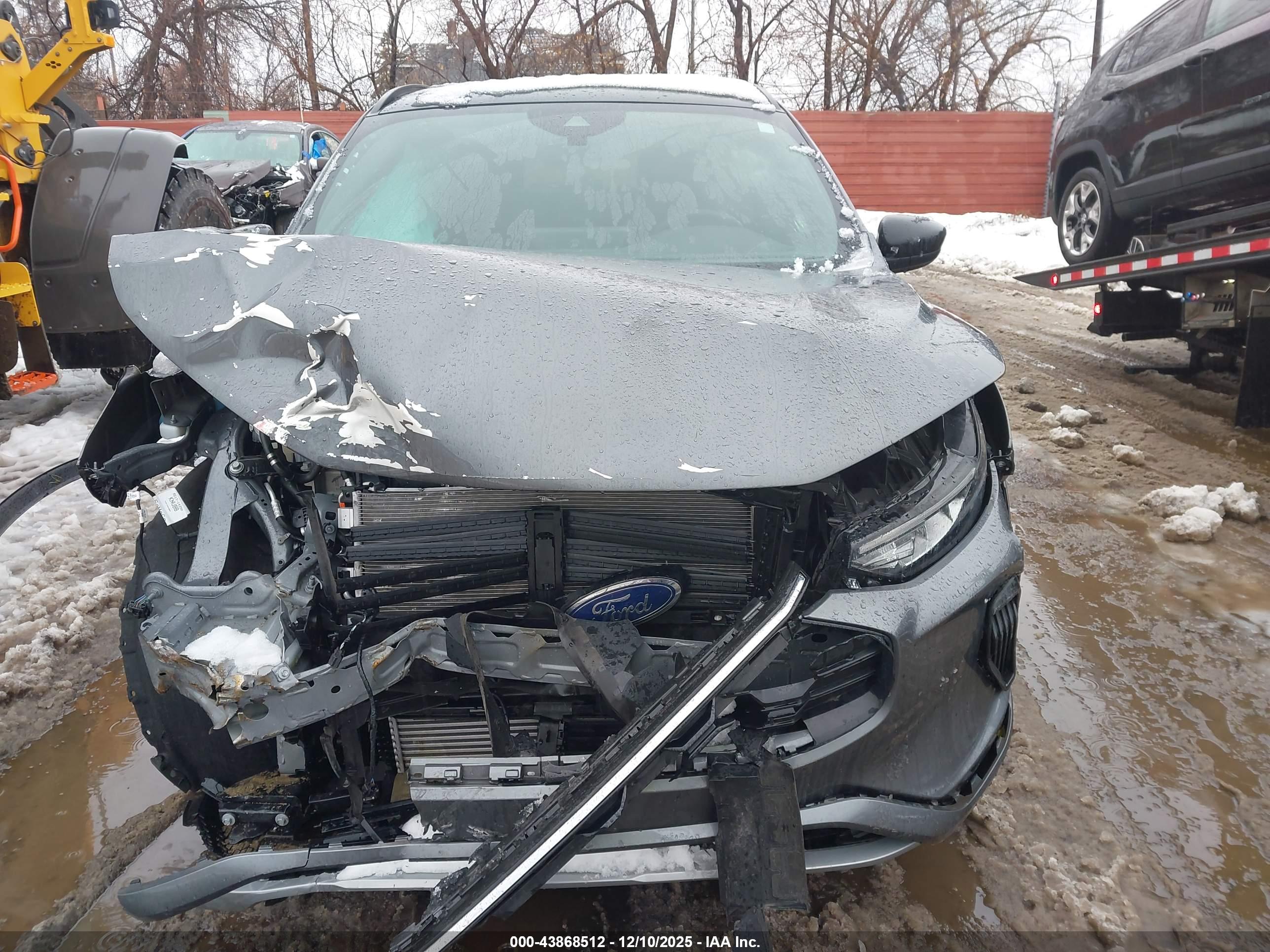 FORD ESCAPE image 6