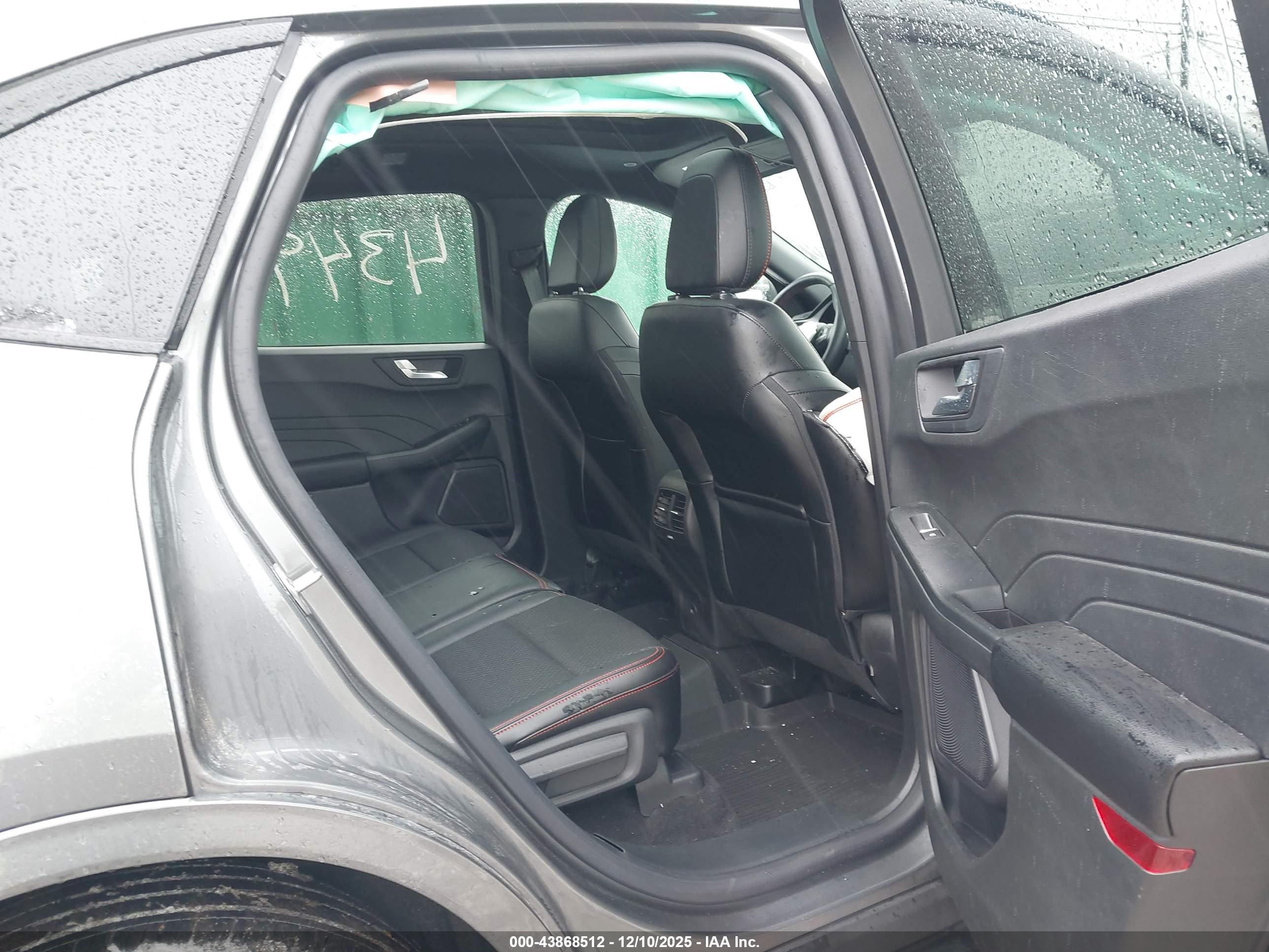 FORD ESCAPE image 8