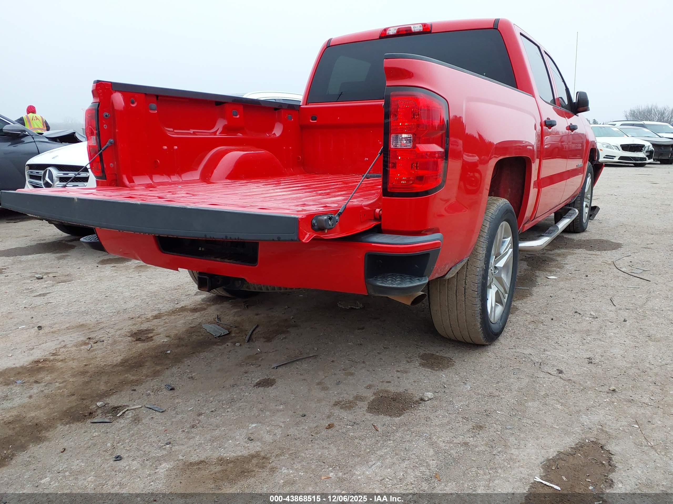 CHEVROLET SILVERADO image 4