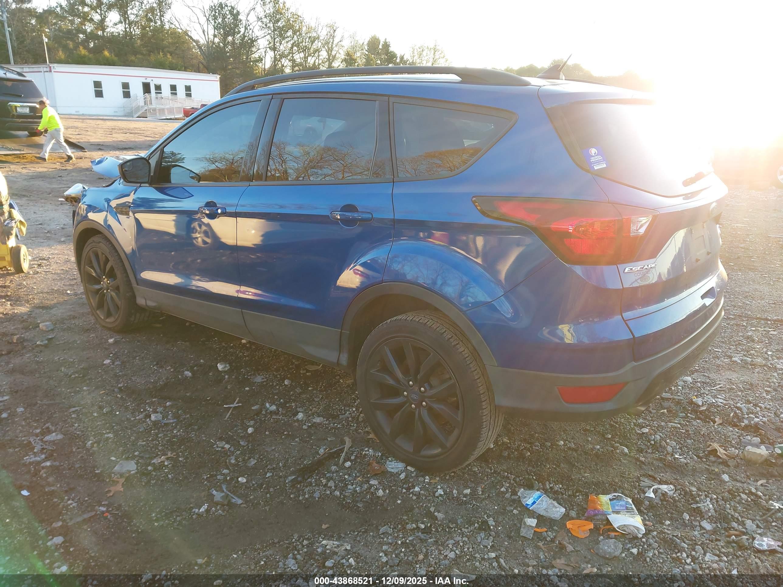 FORD ESCAPE image 3