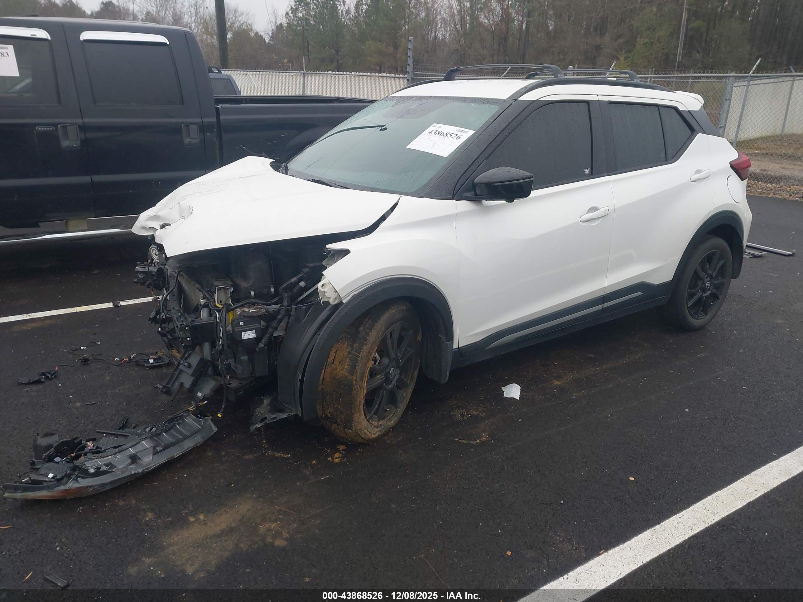 NISSAN KICKS image 2