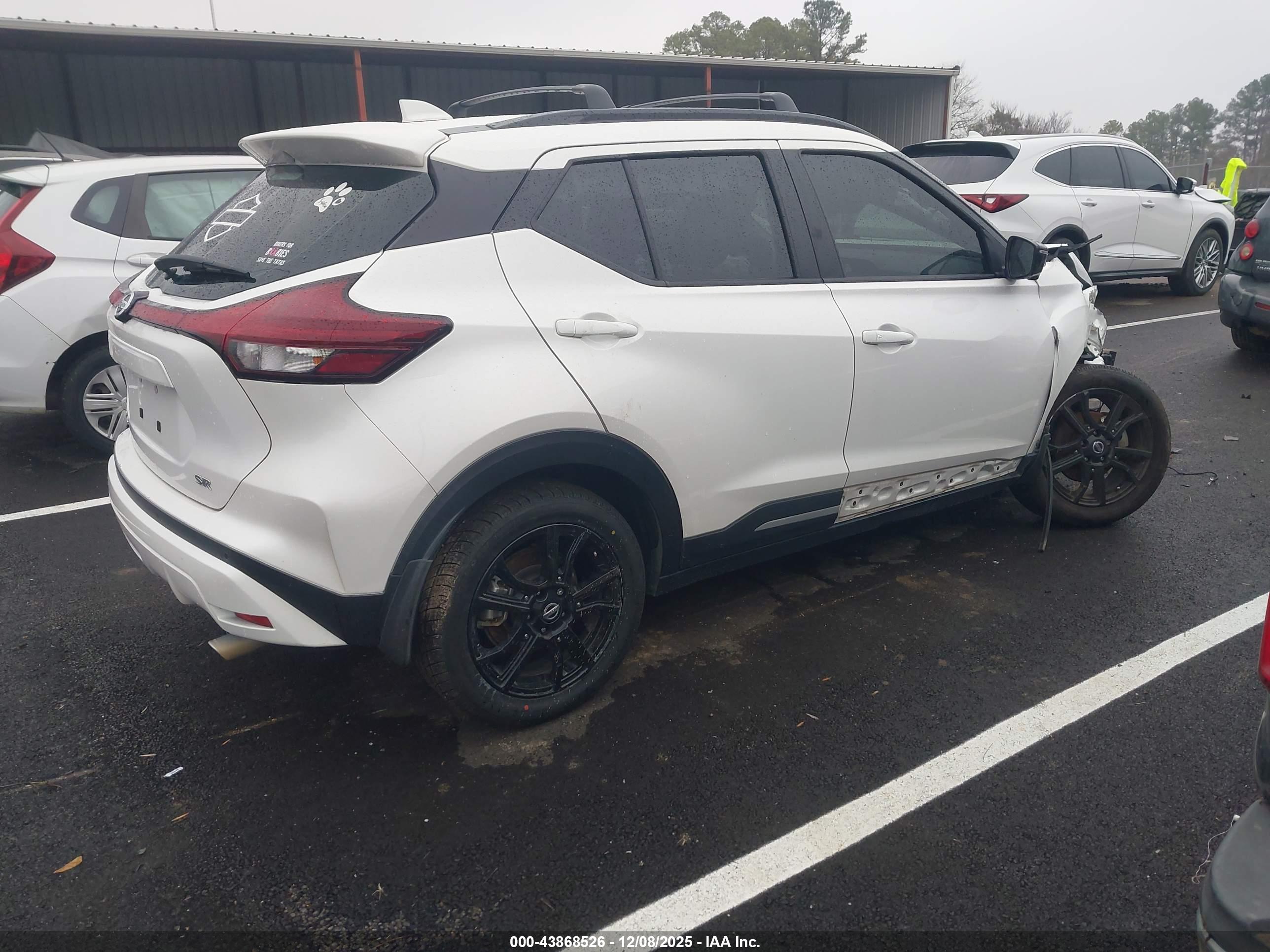 NISSAN KICKS image 4