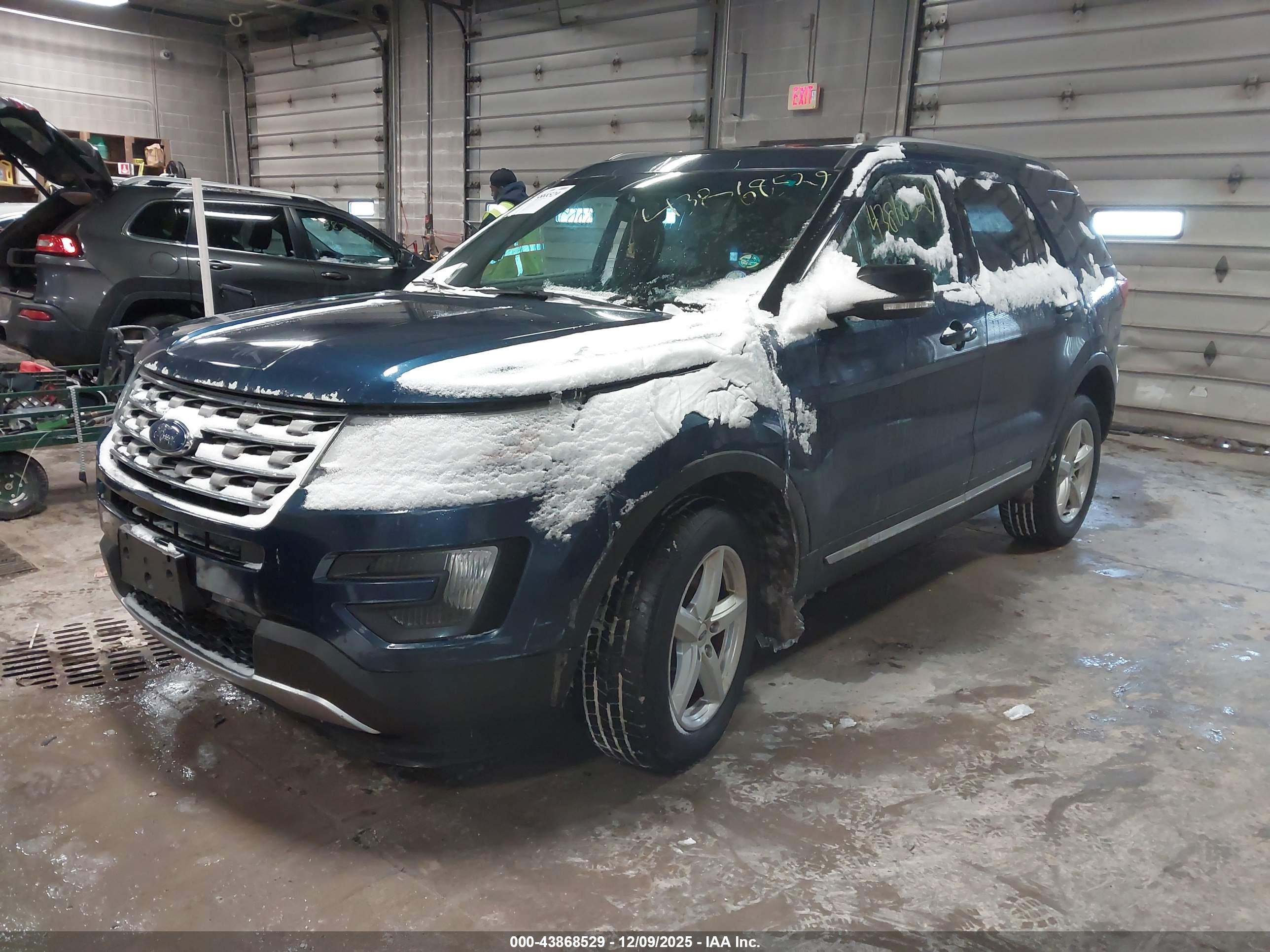 FORD EXPLORER image 2
